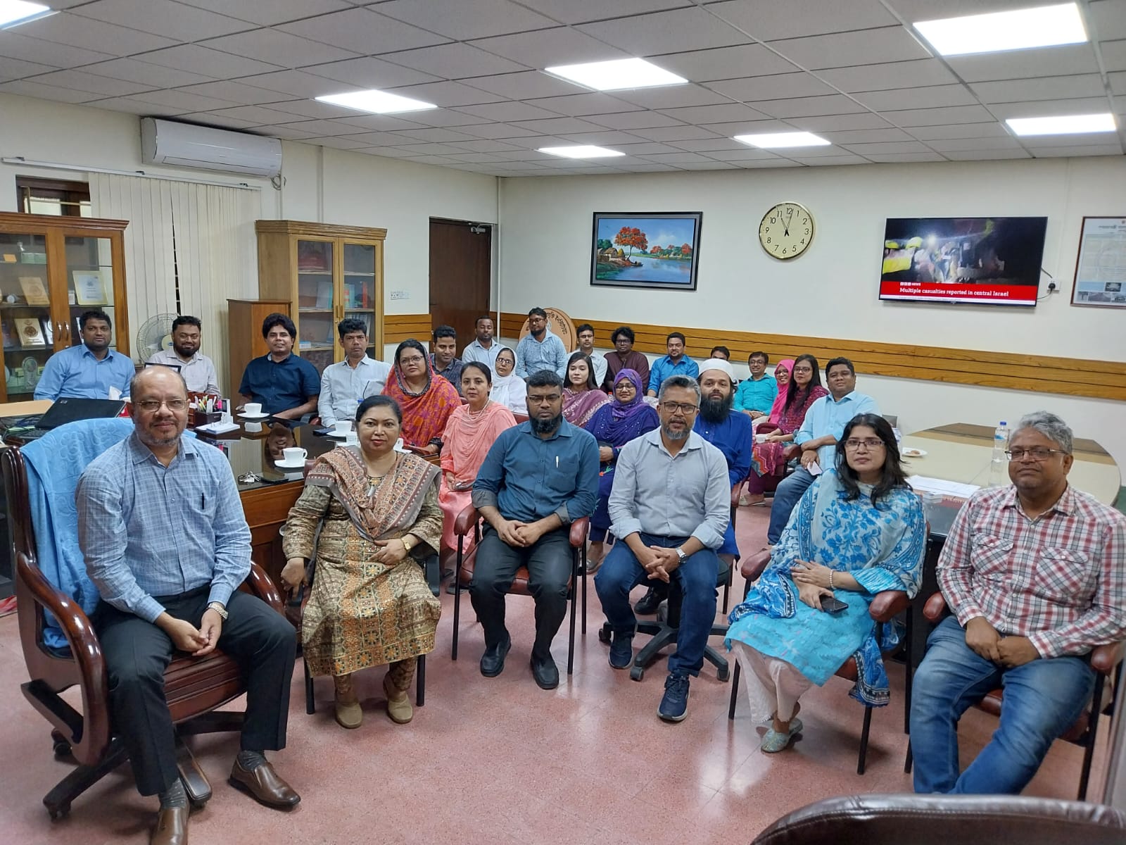 ঈদ উল আযহা ২০২৫ পরবর্তী প্রথম কর্ম দিবসে আইএফএসটি এর বিজ্ঞানীদের সাথে পরিচালক মহোদয় কুশল বিনিময় করেন