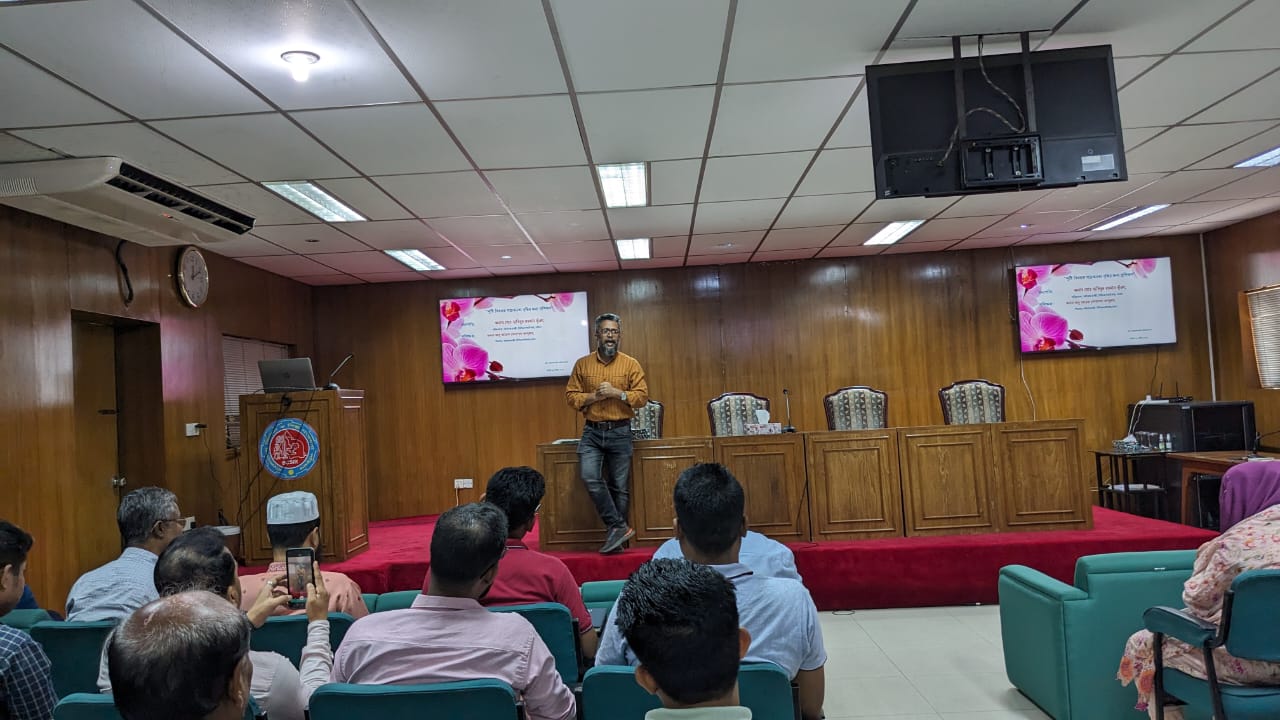 পুষ্টি বিষয়ক সচেতনতা বৃদ্ধির জন্য সেমিনারে লেকচার প্রদান করছেন জনাব আবু তারেক মোহাম্মদ আবদুল্লাহ,পিএসও