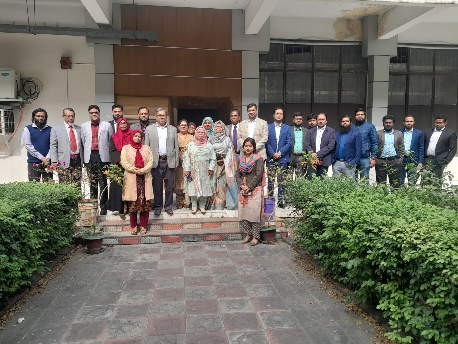 মাননীয় চেয়ারম্যান মহোদয়ের সাথে আইজিসিআরটি এর বিজ্ঞানীবৃন্দ