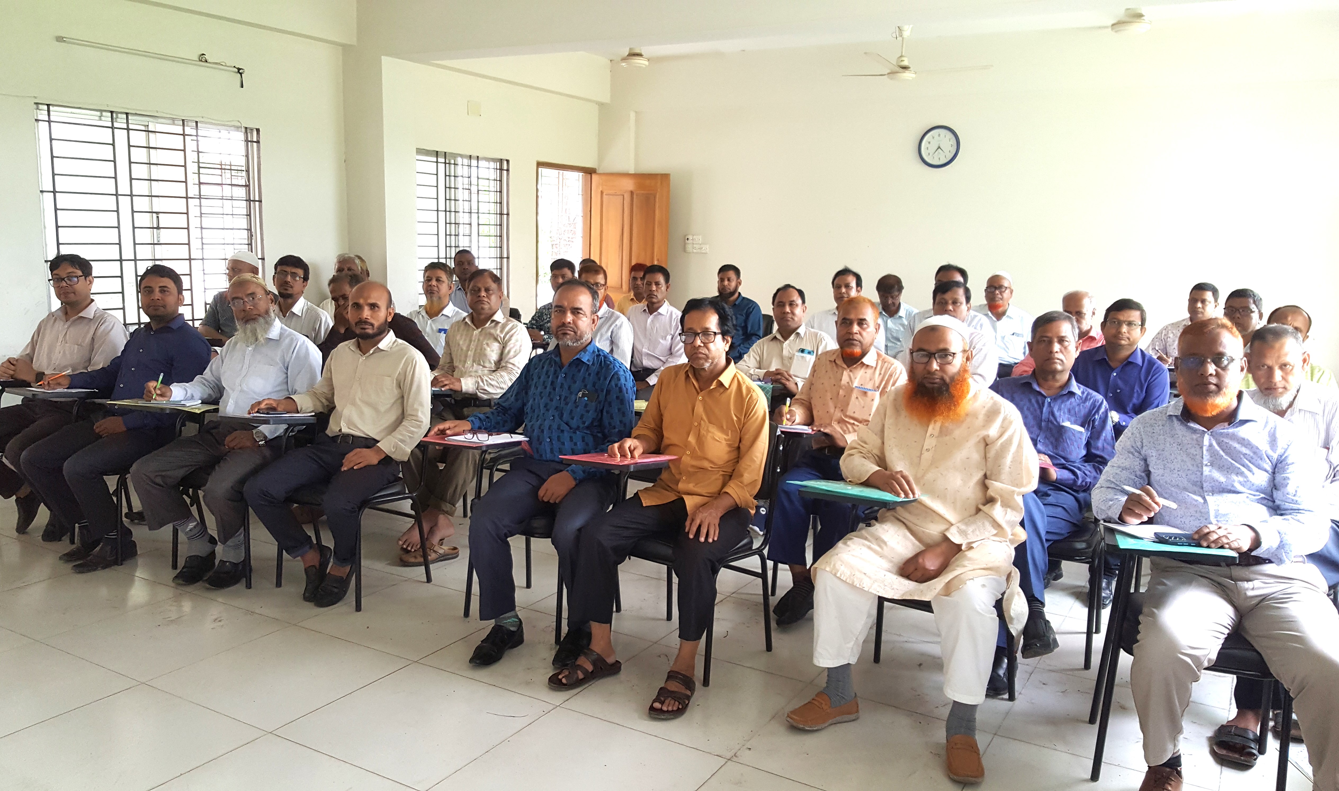 ২০-২৪ এপ্রিল/২০২৫ খ্রি. পর্যন্ত প্রাণিসম্পদ বিভাগীয় (রংপুর) মাঠকর্মীগণের (৪৬ জন) গবাদিপ্রাণি ও হাঁস-মুরগী পালনে “পেশাগত দক্ষতা উন্নয়ন”শীর্ষক প্রশিক্ষণ, আইএলএসটি, গাইবান্ধা।