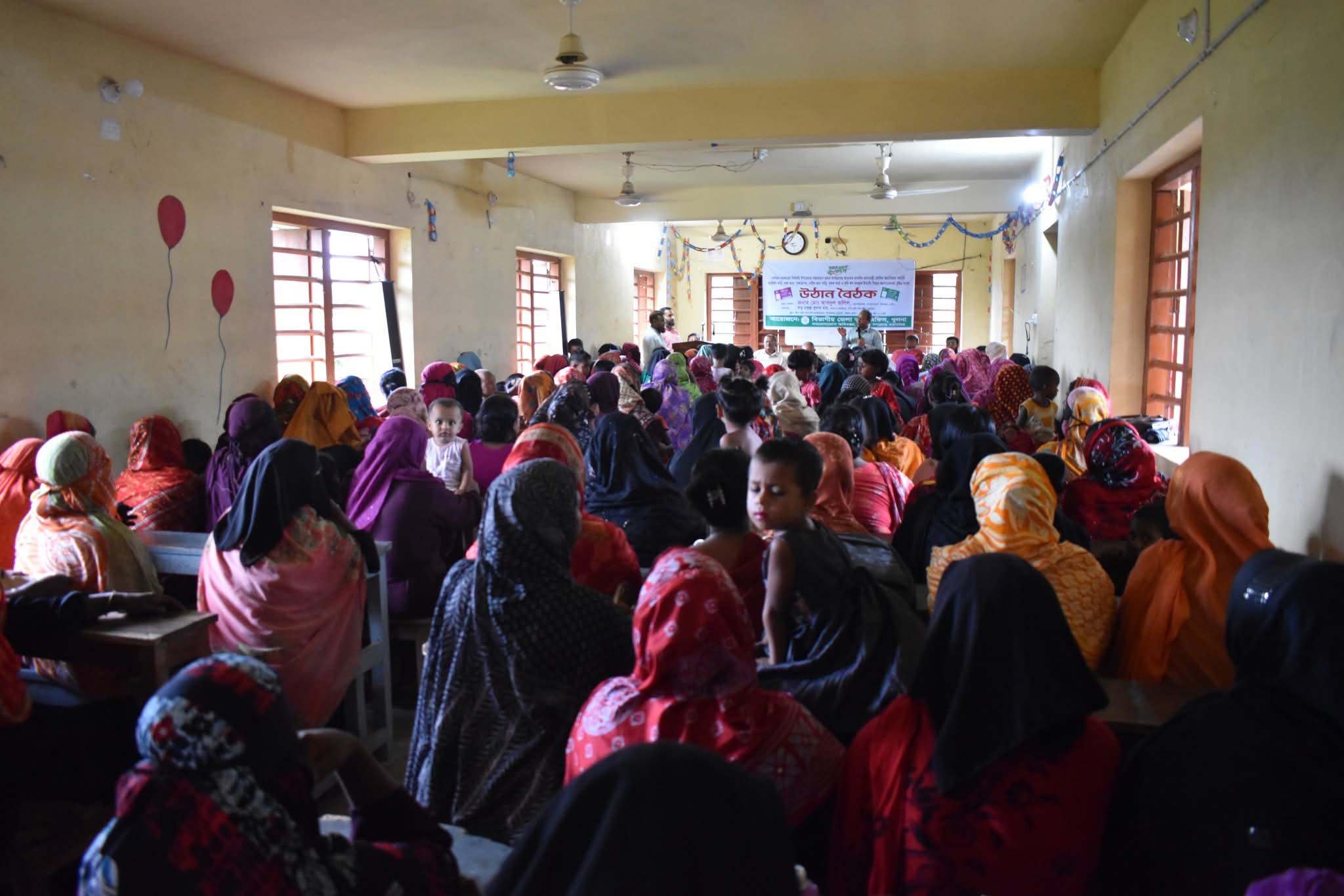 বর্তমান সরকারের নির্বাচনী ইশতেহার বাস্তবায়নে প্রচার কার্যক্রমের আওতায় উঠান বৈঠকে প্রধান অতিথি হিসেবে উপস্থিত ছিলেন গণযোগাযোগ অধিদপ্তরের মহাপরিচালক মোঃ আবদুল জলিল।