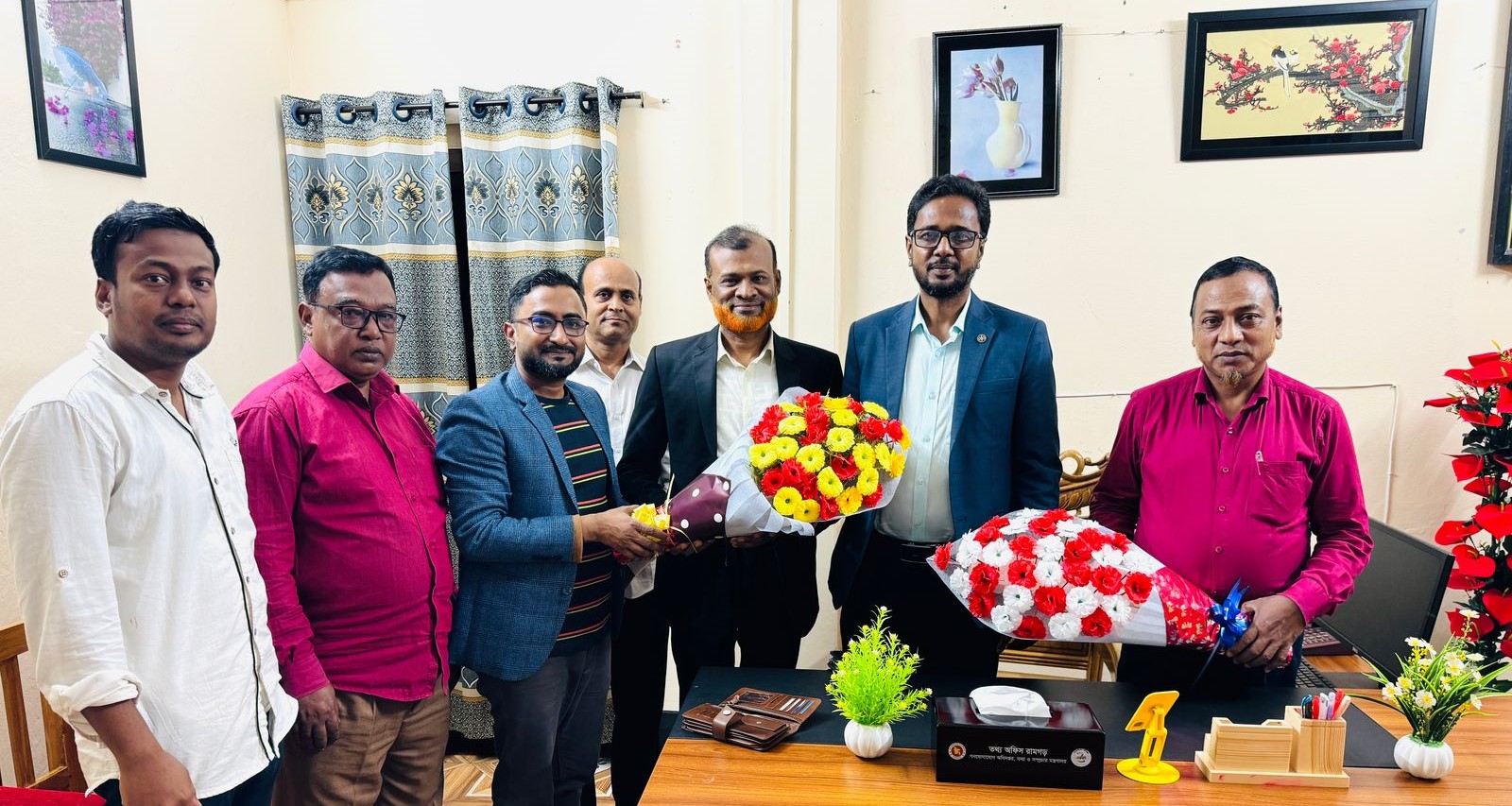 উপ-পরিচালক জনাব রিয়াদুল ইসলাম, সহকারী পরিচালক জনাব মু. মনিরুল ইসলাম এর তথ্য অফিস রামগড় পরিদর্শন।