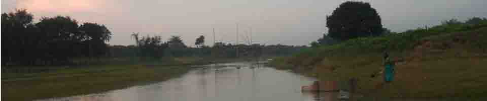ঈশান গোপালপুর বাজারের পাশে দিয়ে বয়ে যাওয়া কুমার নদী