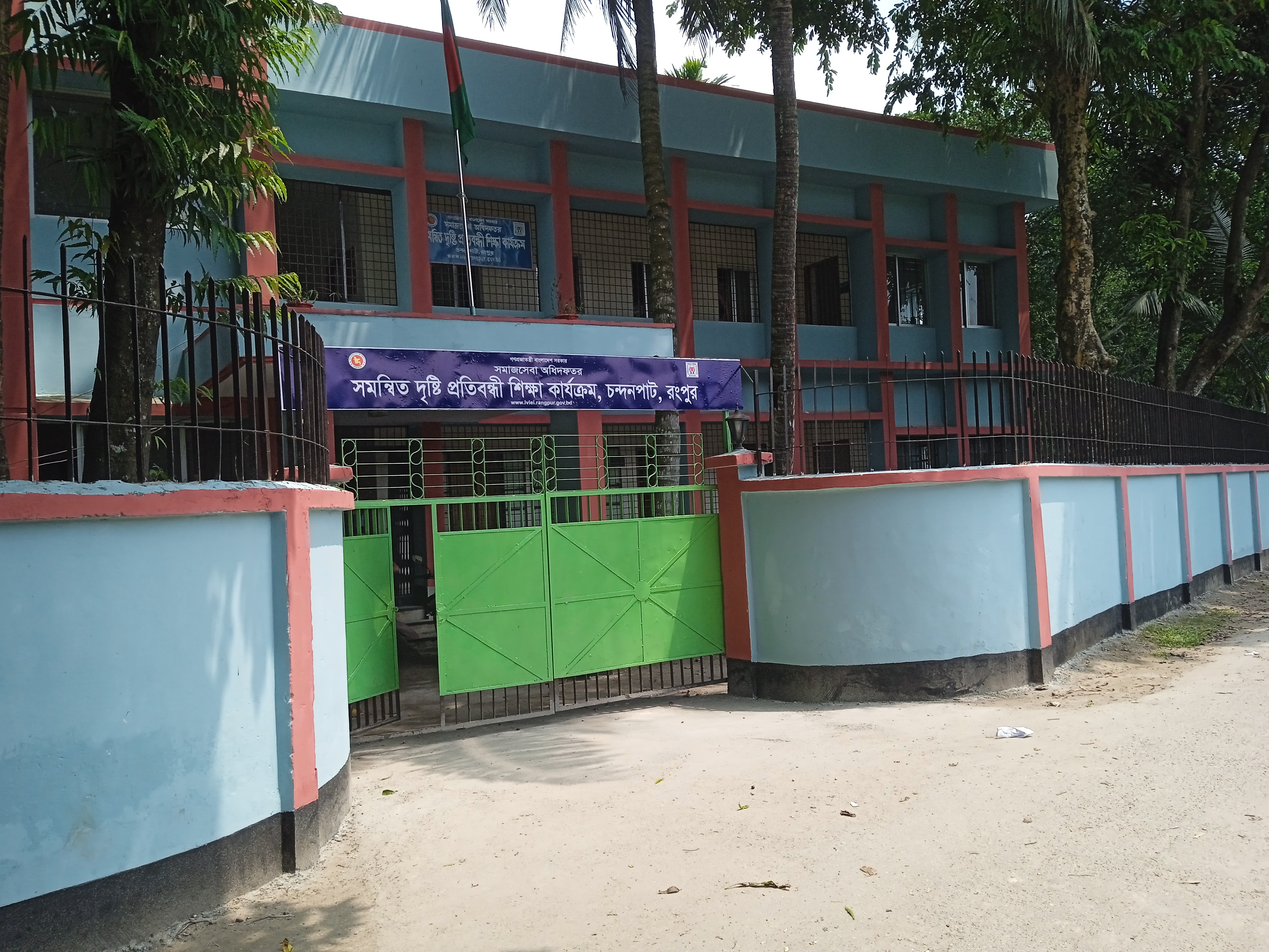 প্রতিষ্ঠান ও নিবাসীদের স্থিরচিত্র