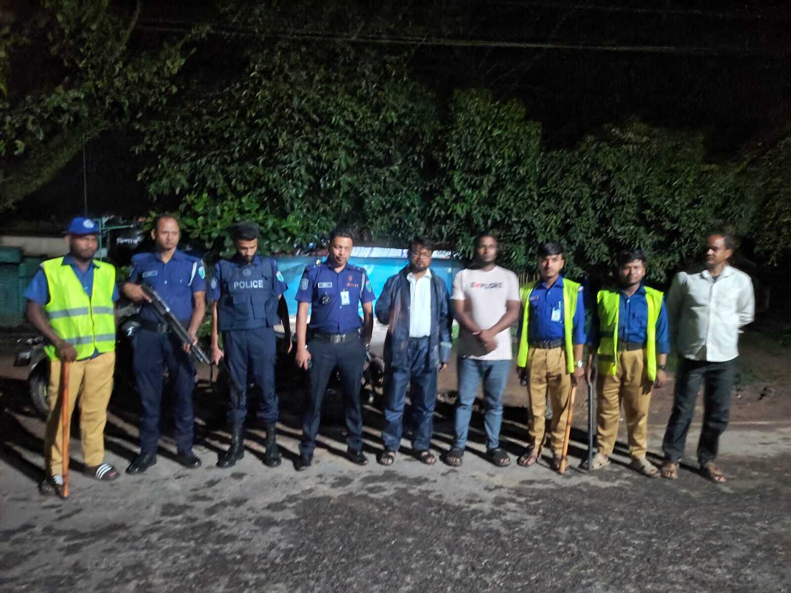 আইন শৃংখলা রক্ষার কাজে পুলিশ প্রশাসনের সাথে জায়ফরনগর ইউপি সদস্য ও গ্রাম পুলিশ বৃন্দ