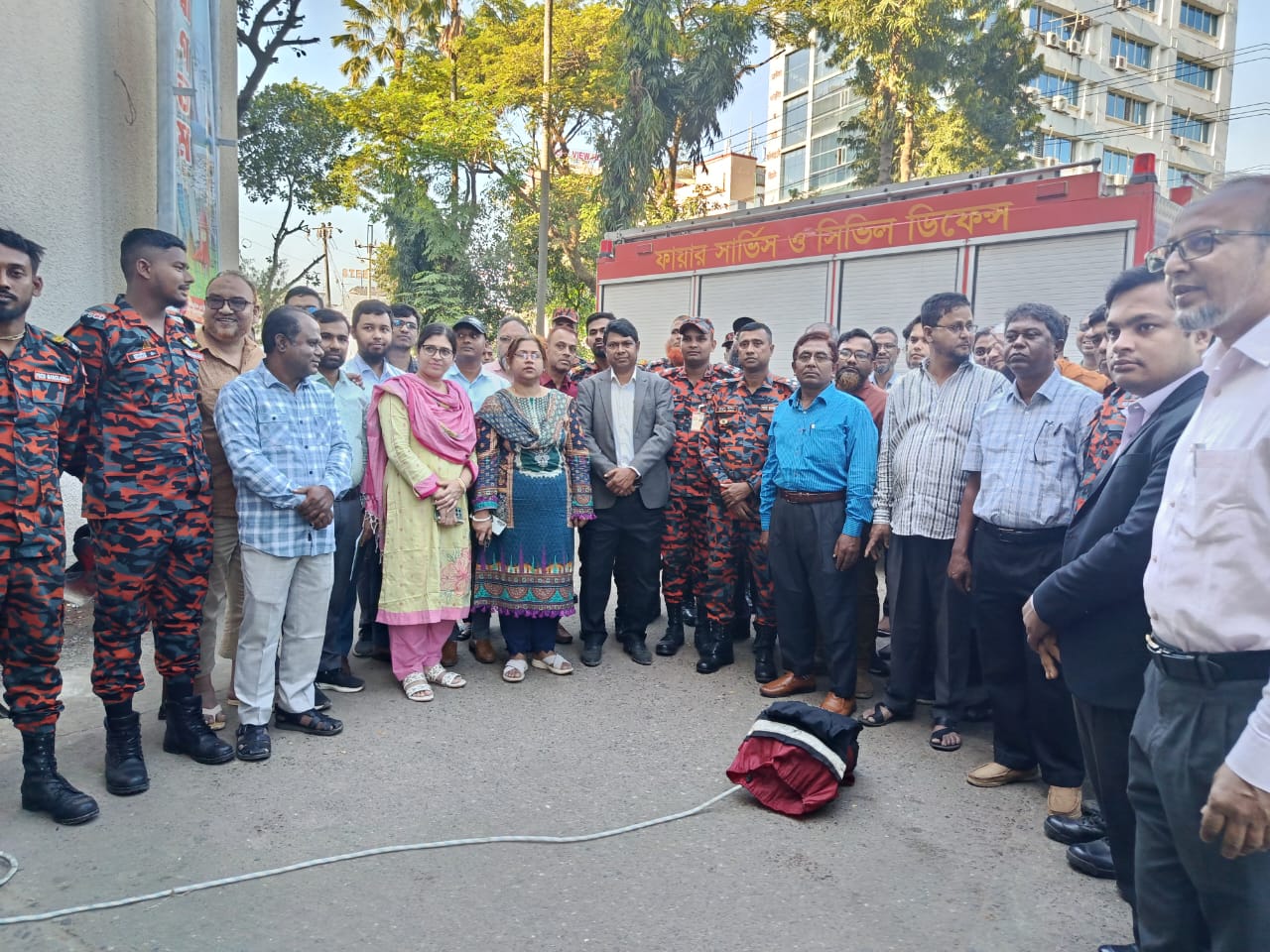 ২৫-১১-২০২৫ তারিখ জালালাবাদ গ্যাস, সিলেট কর্তৃক ফায়ার সার্ভিস এ্যান্ড সিভিল ডিফেন্স, সিলেট এর সহায়তায় দিনব্যাপী অগ্নি নির্বাপন প্রশিক্ষণ, ভূমিকম্পে করনীয় এবং অগ্নিনির্বাপন, উদ্ধার অভিযান ও প্রাথমিক চিকাৎসা বিষয়ক মহড়া অনুষ্ঠিত হয়।