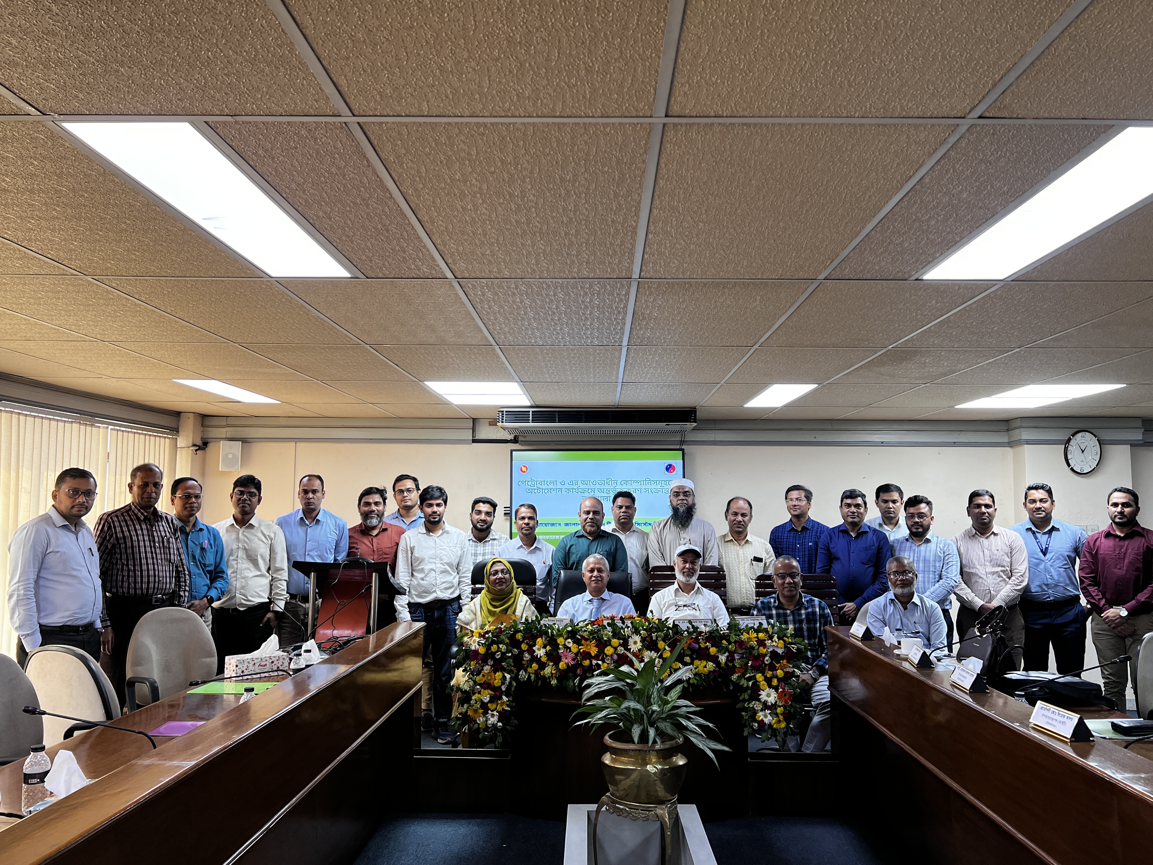 পেট্রোবাংলা ও এর আওতাধীন কোম্পানিসমূহকে অটোমেশন কার্যক্রমে অন্তর্ভুক্তকরণ সংক্রান্ত দিনব্যাপী এক কর্মশালা ১২/১০/২০২৫ তারিখ (রবিবার) জালালাবাদ গ্যাস টি এ্যান্ড ডি সিস্টেম লি. এর প্রধান কার্যালয়স্থ কনফারেন্স কক্ষে অনুষ্ঠিত হয়।