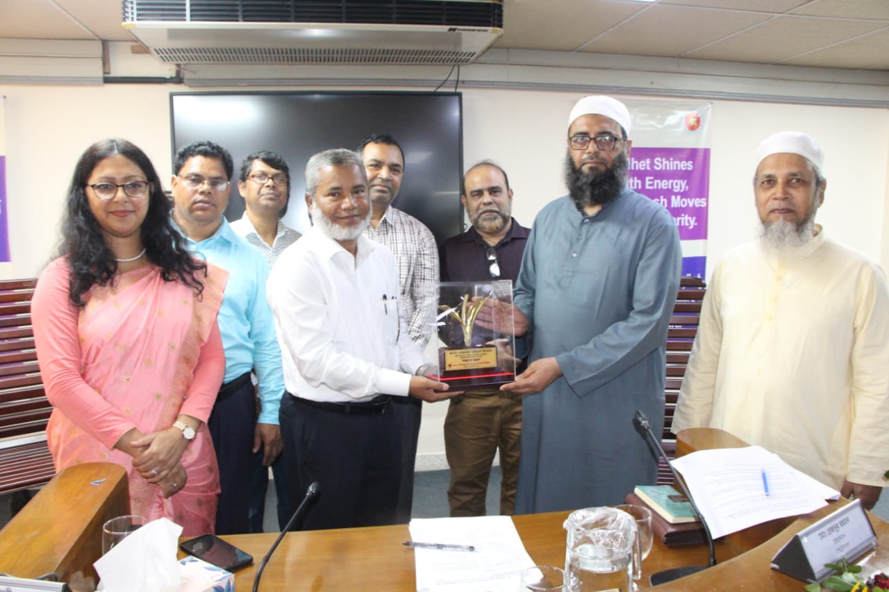 “পেট্রোবাংলা ও এর আওতাধীন কোম্পানিসমূহের সমাপ্ত ও চলমান প্রকল্প সমূৃহের প্রকল্প পরিচালকগণের সাথে অভিজ্ঞতা বিনিময় এবং প্রকল্প বাস্তবায়নে চ্যালেঞ্জ ও করনীয়" শীর্ষক কর্মশালা গত ২৫-১০-২০২৫ তারিখ জেজিটিডিএসএল-এর কনফারেন্স কক্ষে অনুষ্ঠিত হয়।