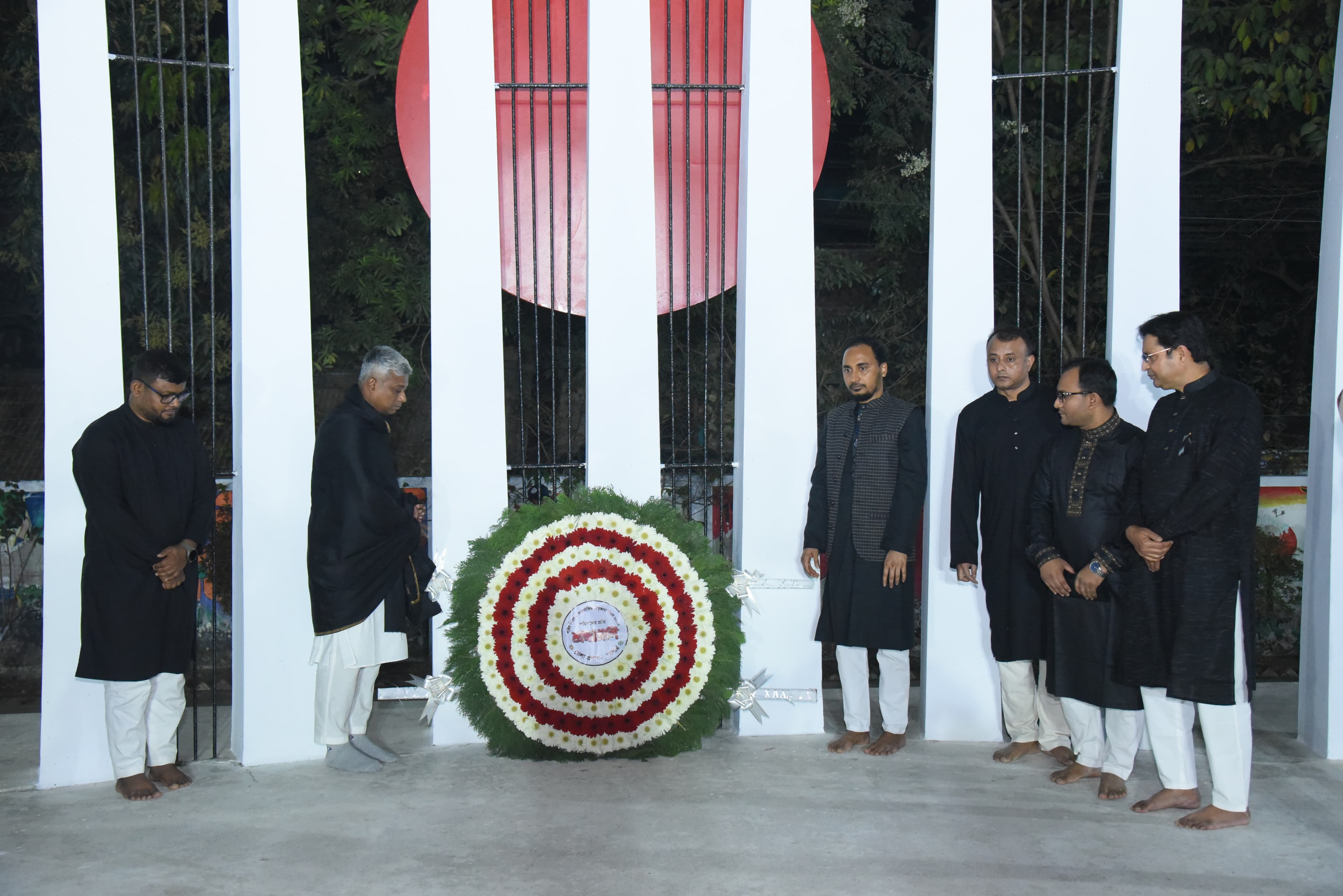 শহীদ মিনারে পুষ্পস্তবক অর্পণ ও ভাষা শহীদদের প্রতি বিনম্র শ্রদ্ধা