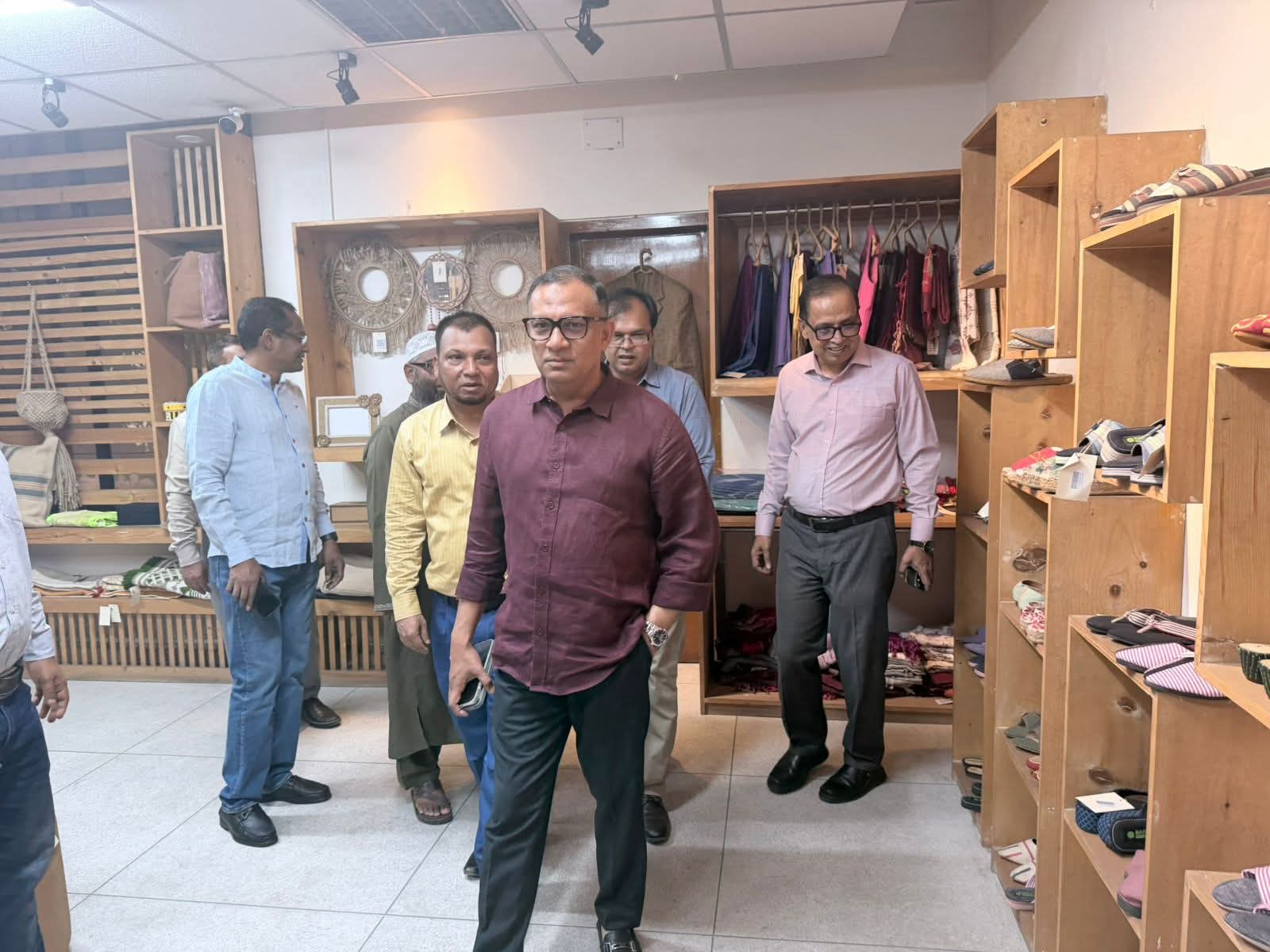 বস্ত্র ও পাট প্রতিমন্ত্রী জনাব মো. শরীফুল আলম জুট ডাইভারসিফিকেশন প্রমোশন সেন্টার (জেডিপিসি) পিএলসি পরিদর্শন করেন