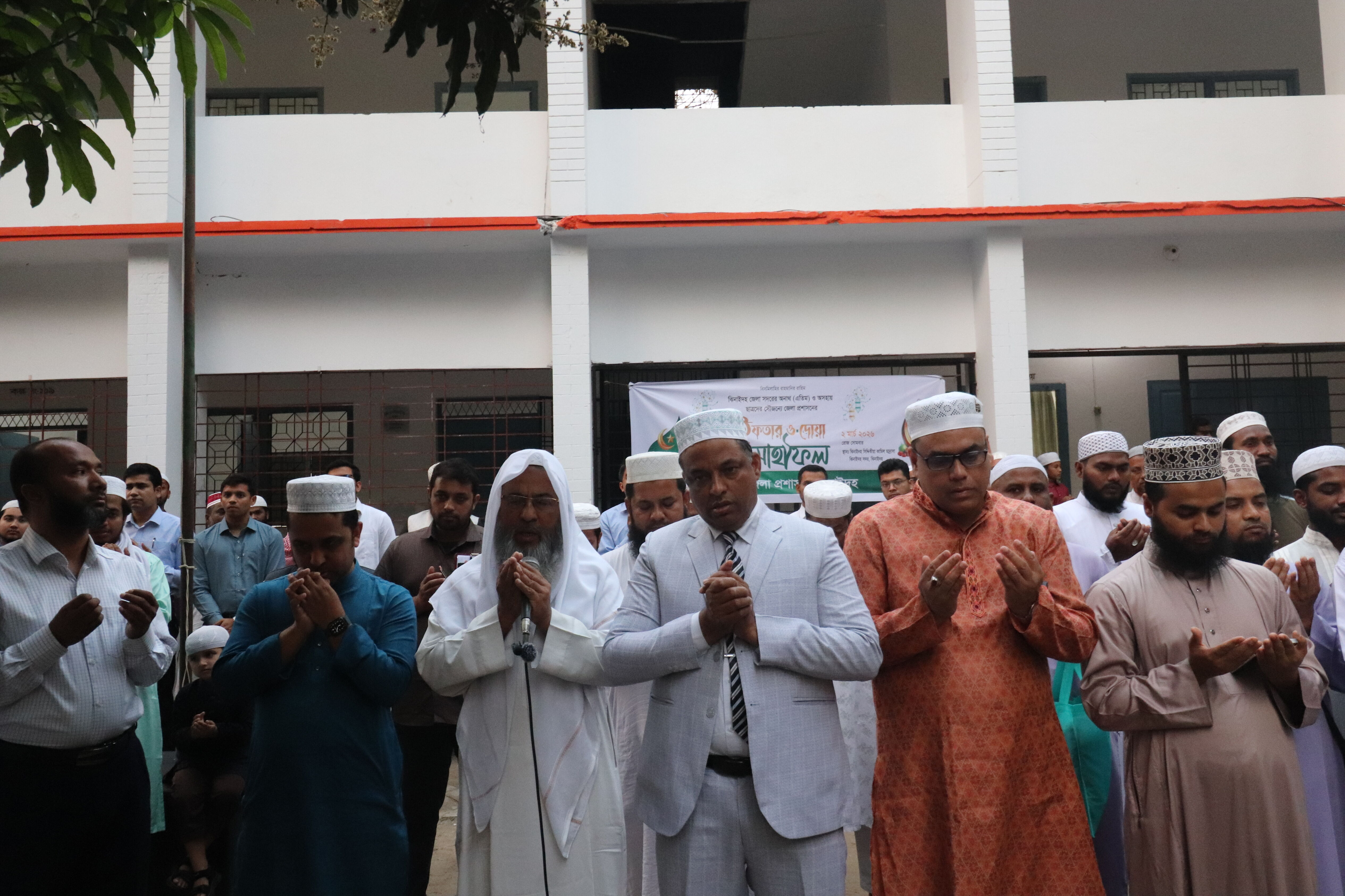 ঝিনাইদহ জেলার অনাথ (এতিম) ও অসহায় ছাত্রদের সৌজন্যে জেলা প্রশাসনের ইফতার ও দোয়া মাহফিল