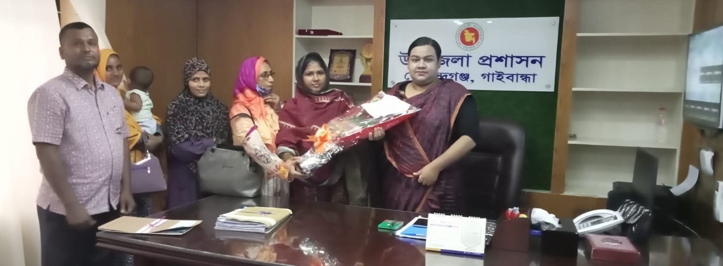 জাতীয় মহিলা সংস্থার পক্ষথেকে উপজেলা নির্বাহী অফিসার সৈয়দা ইয়াসমিন সুলতানা স্যারকে ফুলেল শুভেচ্ছা।