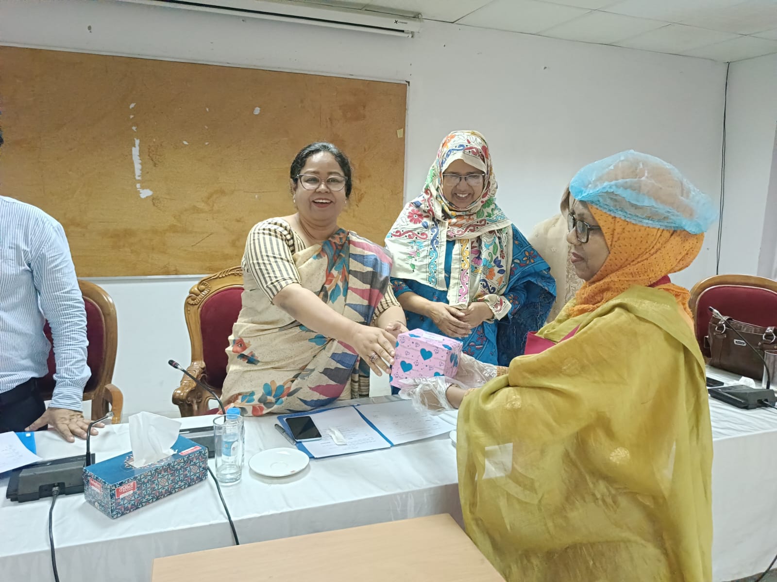 খাদ্য প্রস্তুত ও প্রক্রিয়করণ প্রশিক্ষণার্থীদের পুরষ্কার প্রদান