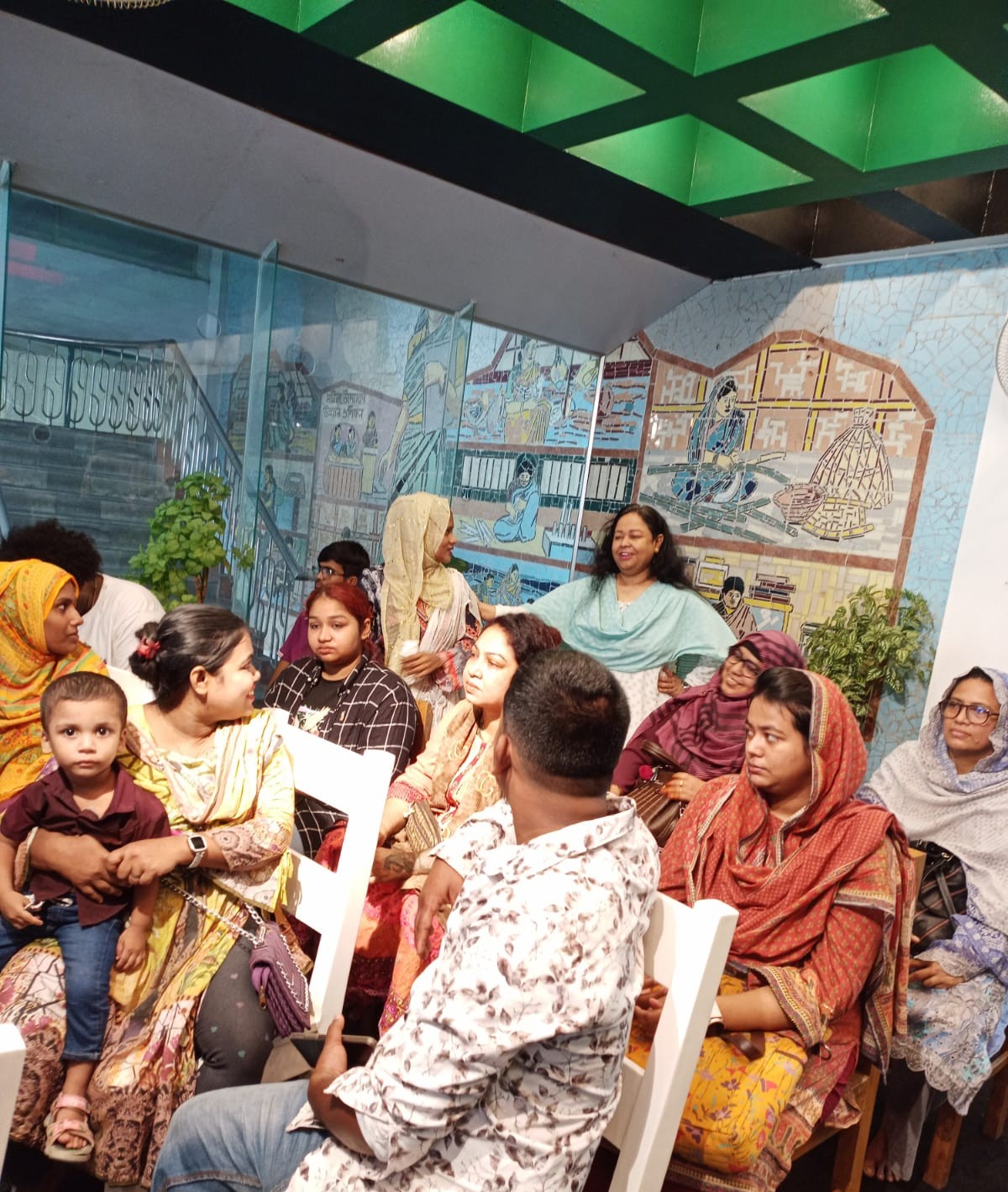 নারীদের বিভিন্ন পারিবারিক সমস্যা পরর্যালোচনা ও সমাধান বিষয়ে সভা