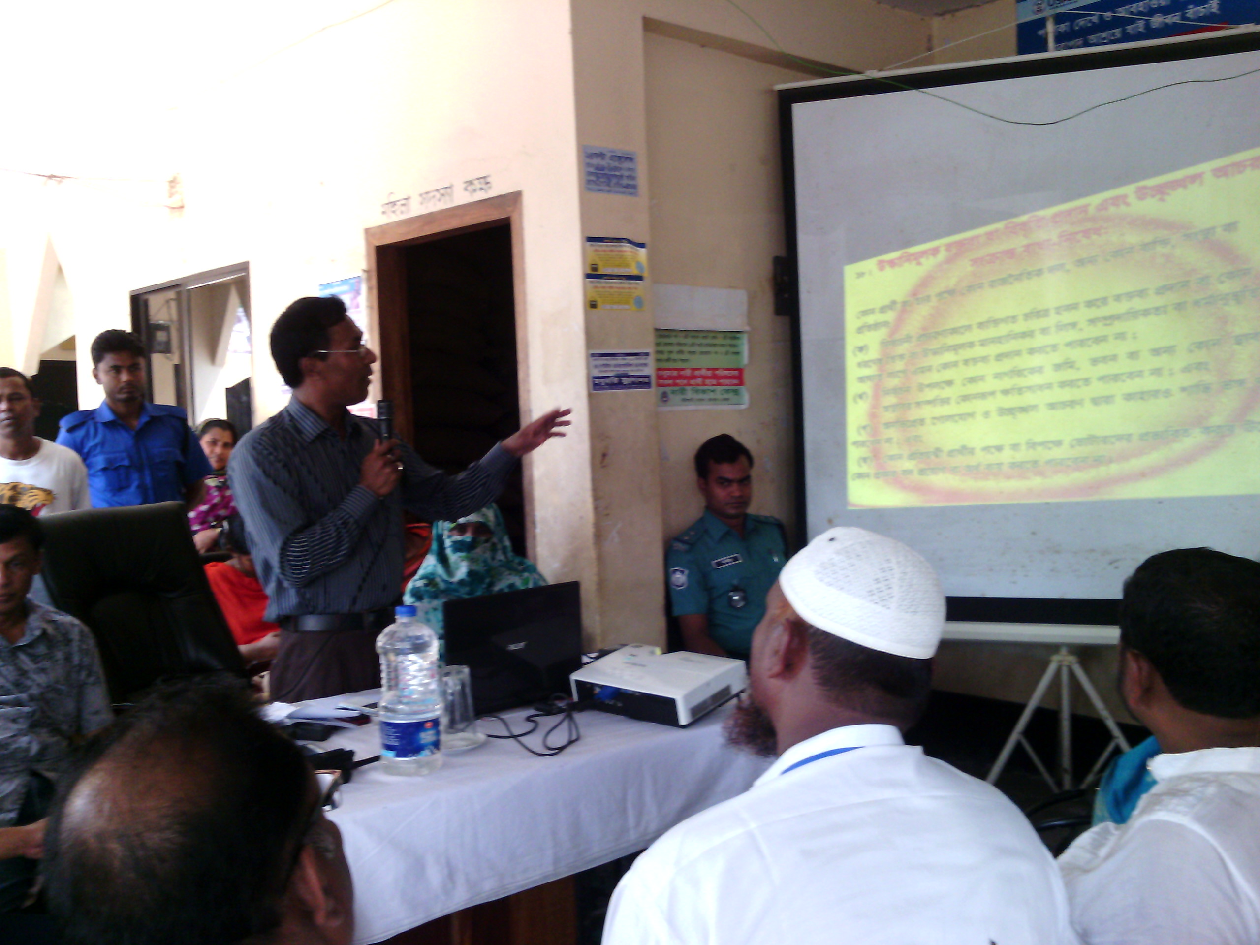 ইউ,পি নির্বাচনের পূর্বে নির্বাচন আচরন বিধি সম্পর্কে মাননীয় উপজেলা নির্বাহী কর্মকর্তা জনাব মু বিল্লাল হোসেন খান কতৃক অবহিত করন 