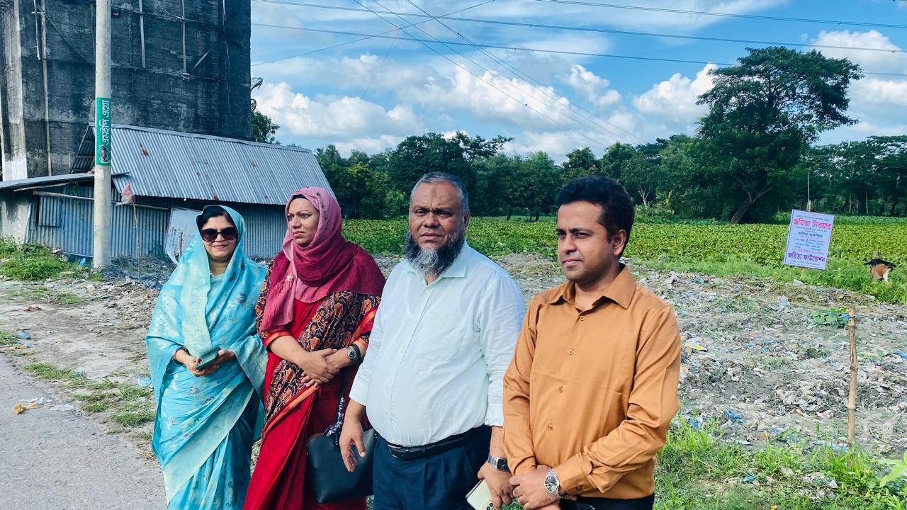 জয়িতা ফাউন্ডেশনের ব্যবস্থাপনা পরিচালক মহোদয় কর্তৃক বরিশাল বিভাগে জয়িতা ফাউন্ডেশনের বিভাগীয় টাওয়ারের জমি পরিদর্শন।