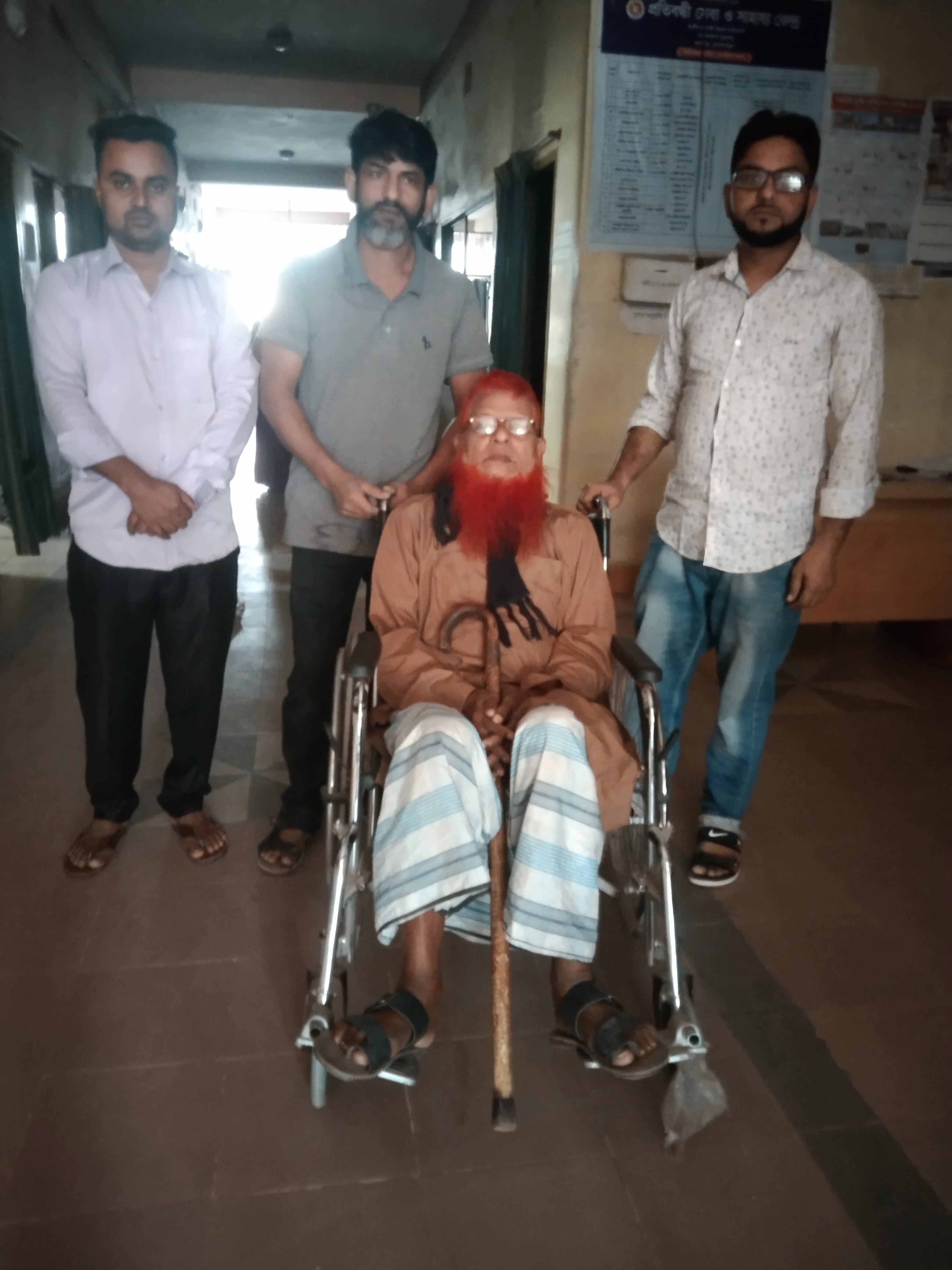 সহায়ক উপকরণ প্রদান