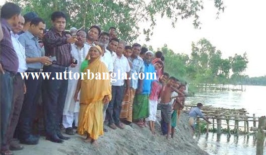 উপজেলা নির্বাহী অফিসার কর্তৃক বন্যা দুরগত এলাকায় ত্রান বিতরন