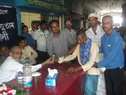 ঈদ উপলক্ষে শাড়ী লুঙ্গি বিতরণ