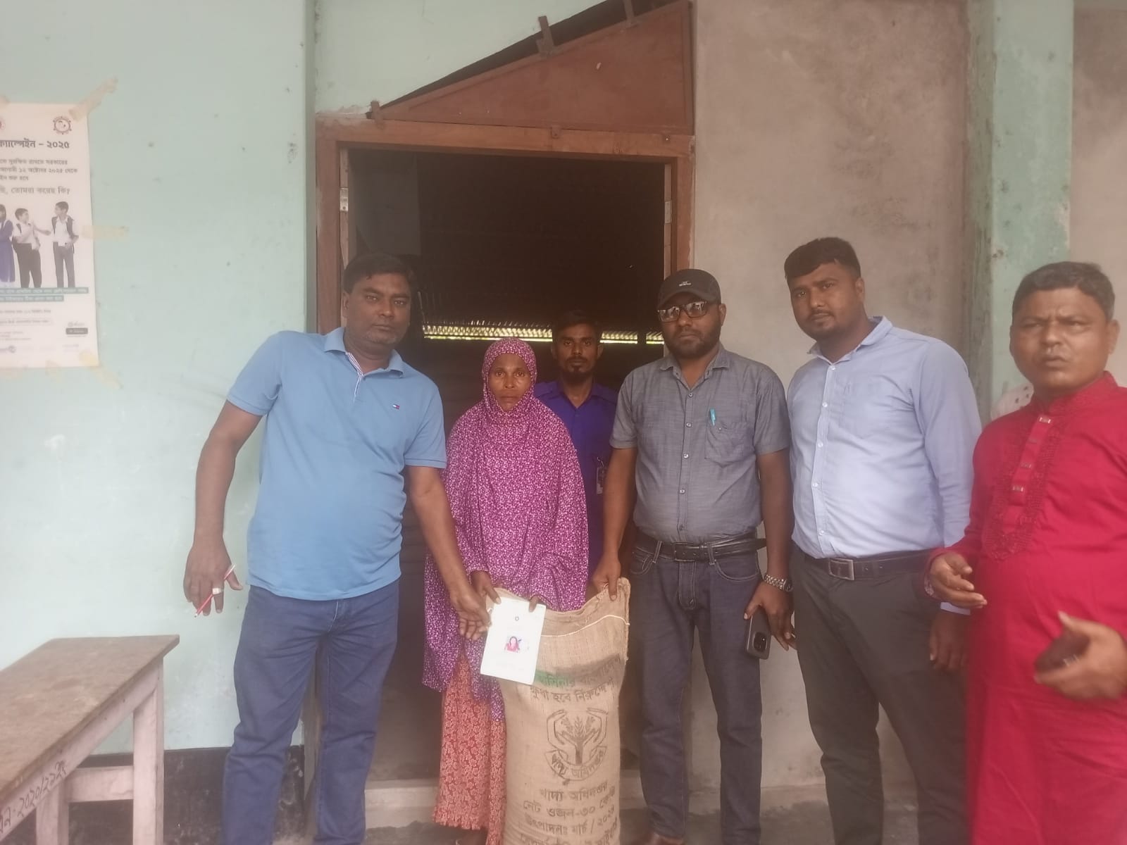 ভিডব্লিউবি চাল বিতরণ