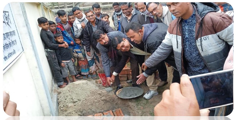 কেন্দ্রীয় শহীদ মীনারের ভিত্তি চিত্র।
