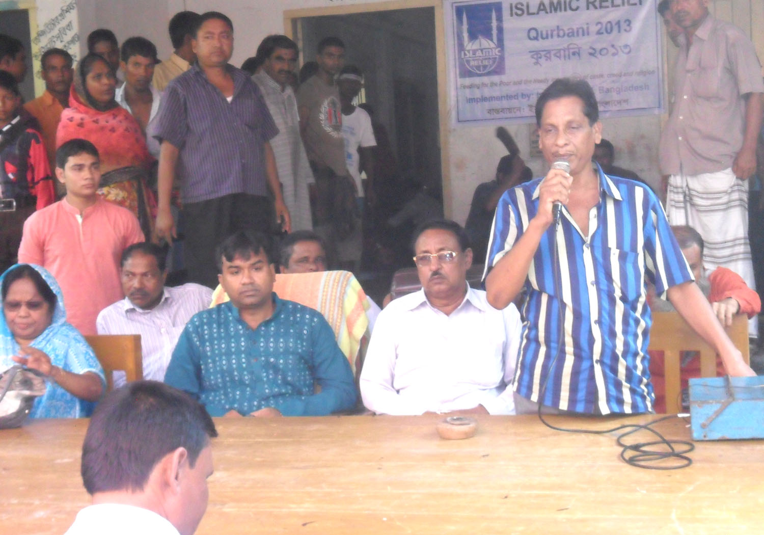 অদ্য ১৭ই অক্টোবর ২০১৩ইং রোজ বৃহঃ পতিবার ৯নং কান্দি ইউনিয়ন পরিষদে ইসলামিক রিলিফ বাংলাদেশ, এর অর্থায়নে ঈদুল আযহা উপলক্ষে ২৮টি গরু 