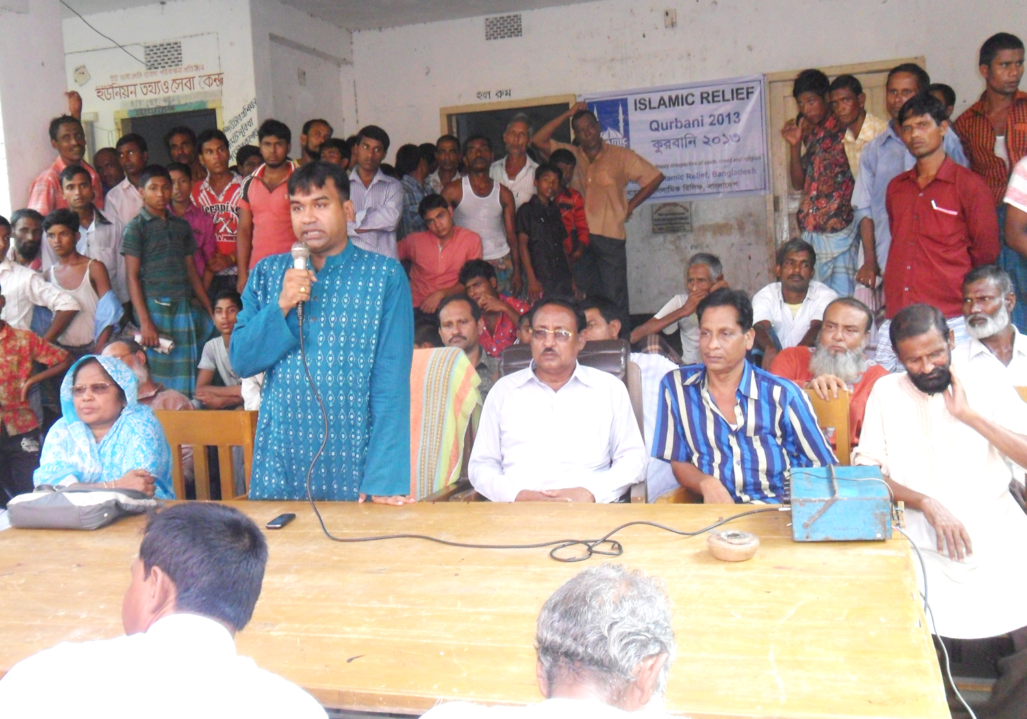 অদ্য ১৭ই অক্টোবর ২০১৩ইং রোজ বৃহঃ পতিবার ৯নং কান্দি ইউনিয়ন পরিষদে ইসলামিক রিলিফ বাংলাদেশ, এর অর্থায়নে ঈদুল আযহা উপলক্ষে ২৮টি গরু 