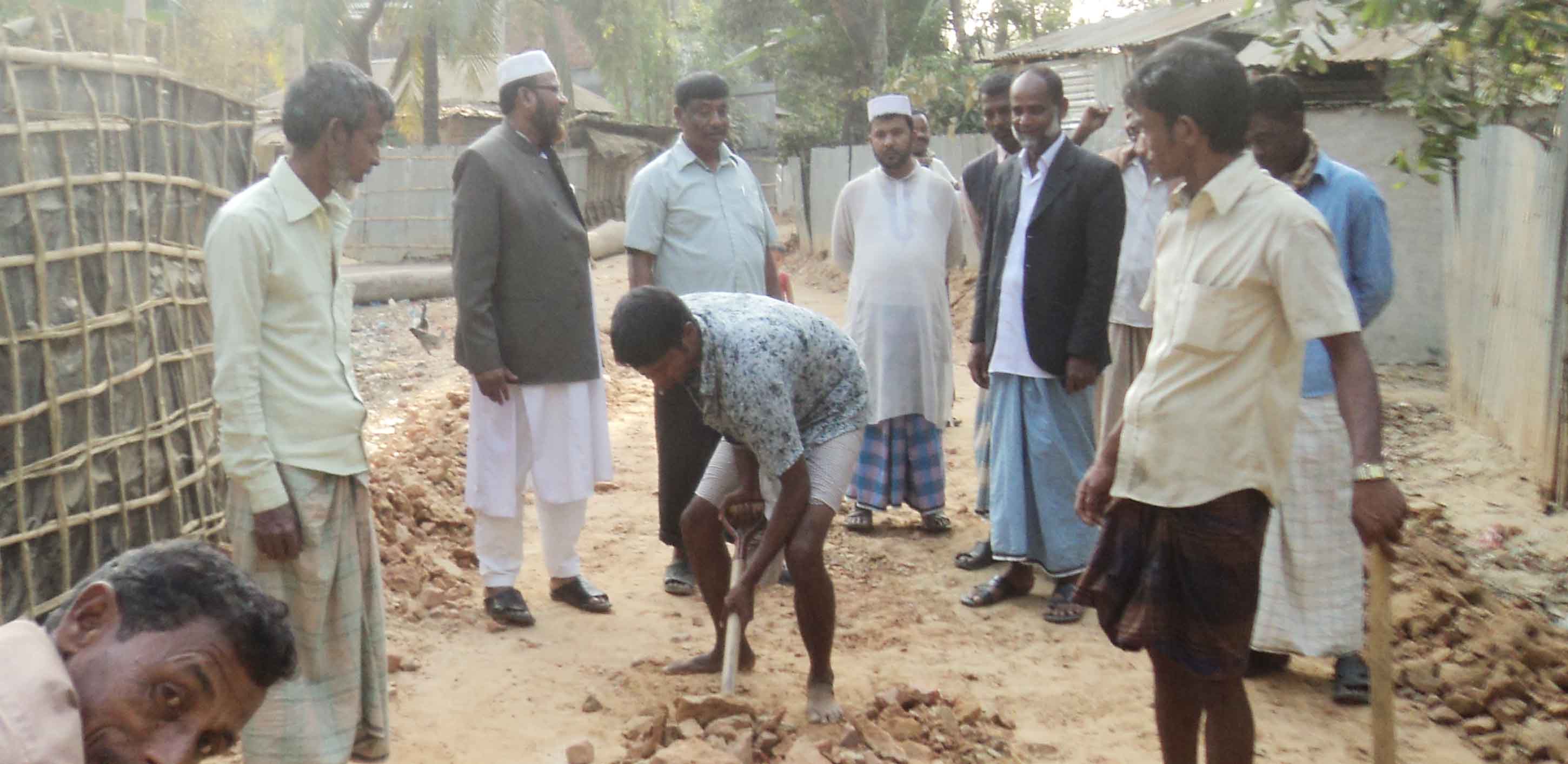 খুটাখালী মেধারখাল সড়ক উন্নয়ণে চেয়ারম্যান সহ গণ্যমান্য ব্যক্তি বর্গ