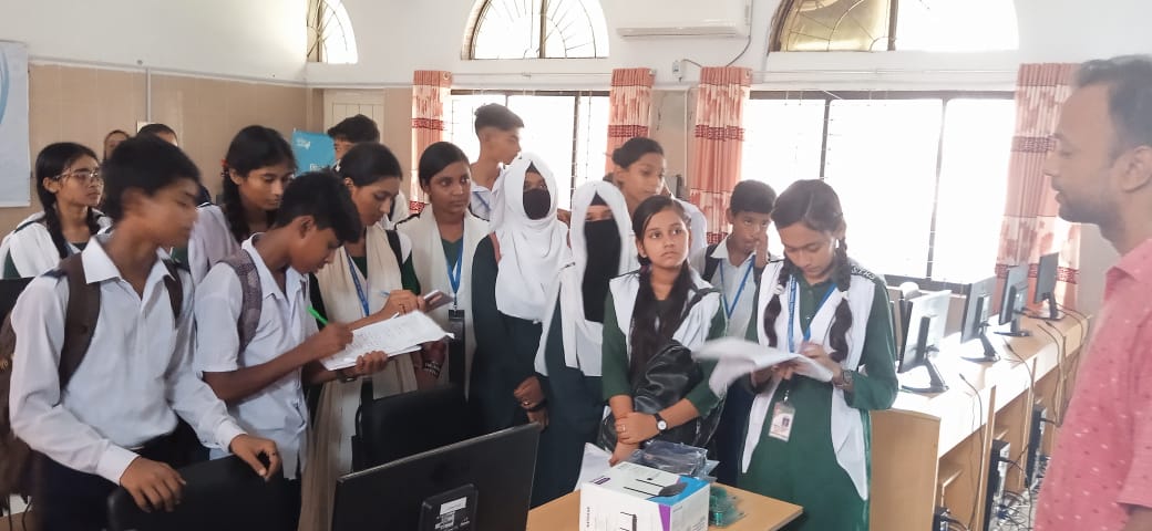 স্কুল শিক্ষার্থীদের প্রতিষ্ঠান পরিদর্শন