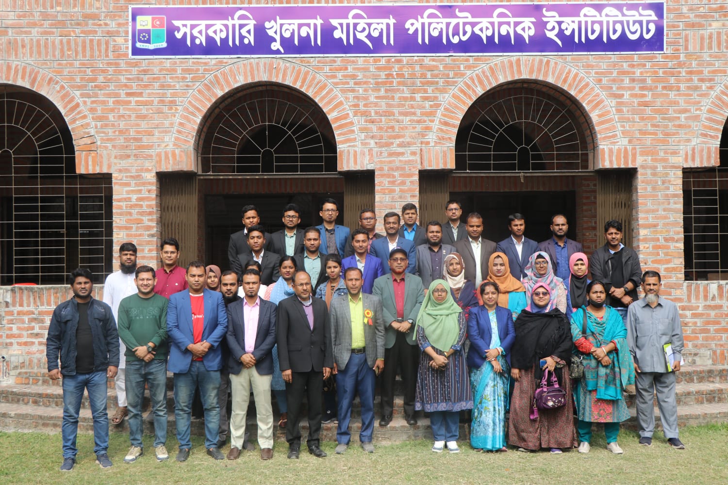 নবাগত জুনিয়র ইন্সট্রাক্টরদের সাথে ফটোসেশন