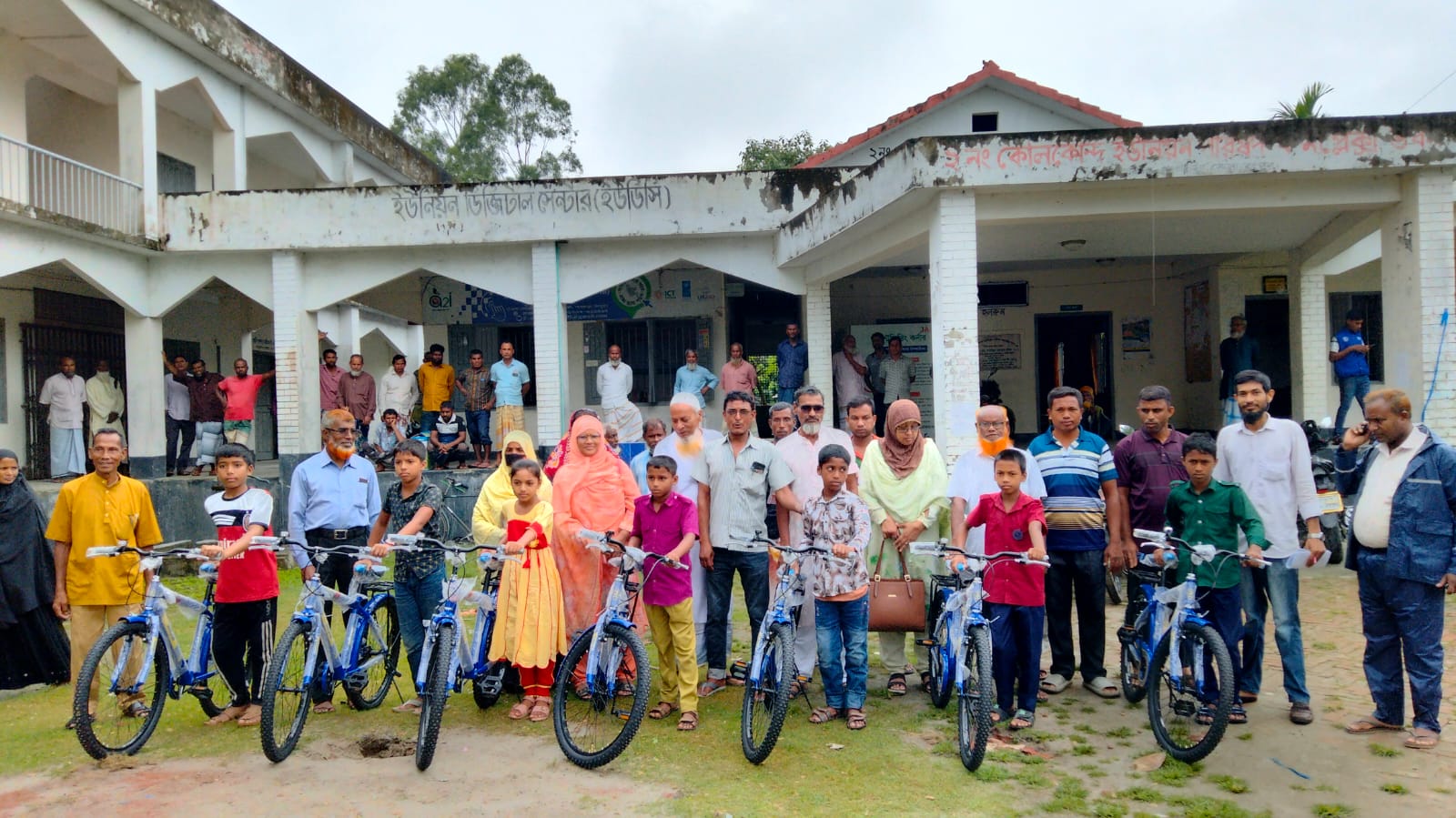 ইউনিয়নের বিভিন্ন শিক্ষার্থীদের মাঝে বাইসাইকেল বিতরন-2026