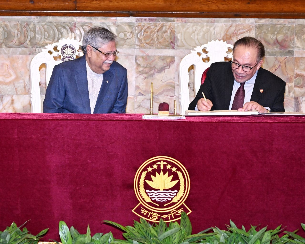 The Malaysian Prime Minister H.E. Dato Seri Anwar bin Ibrahim paid a courtesy call on to the Hon’ble President Mr. Mohammed Shahabuddin at Bangabhaban