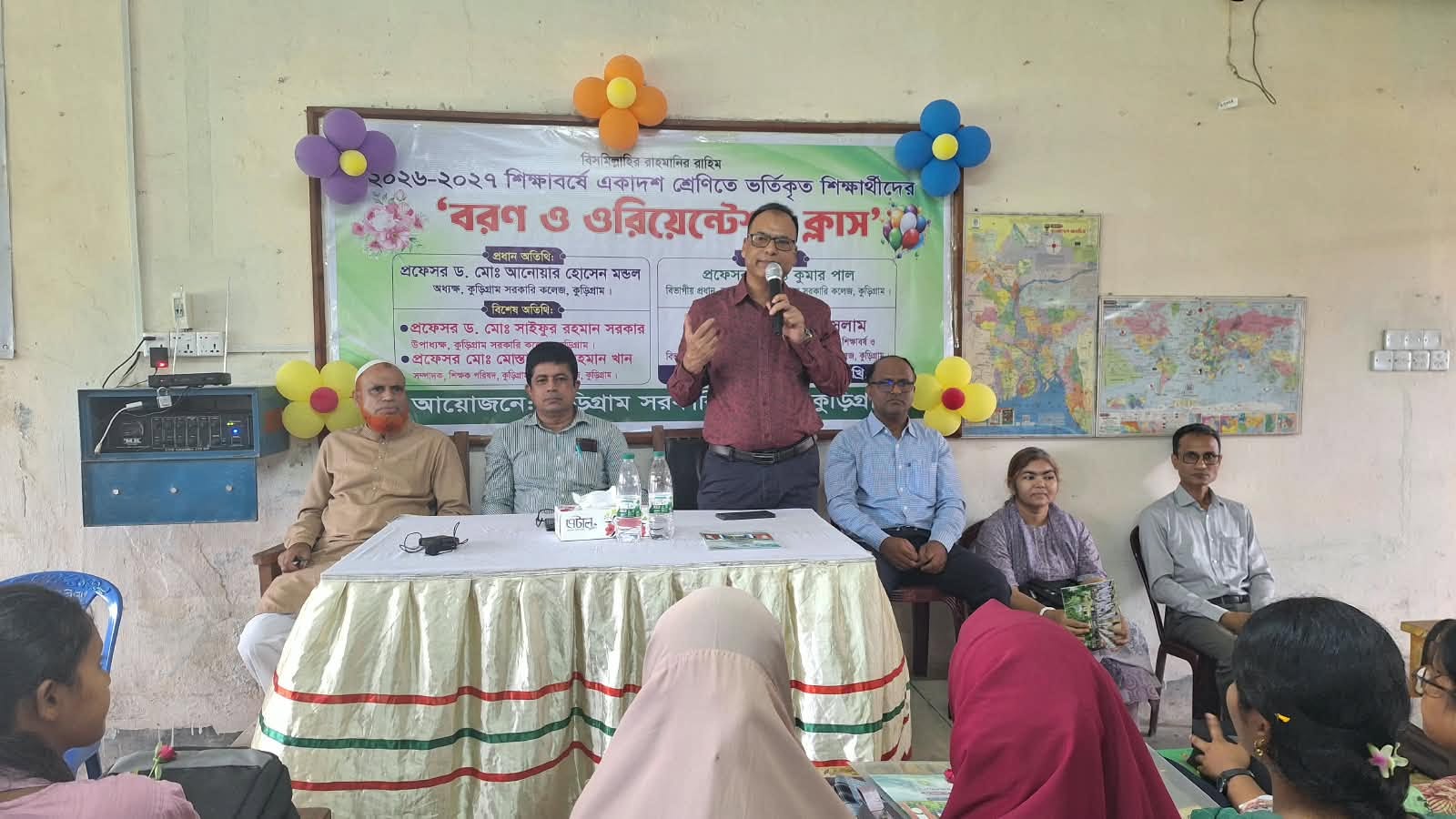 মেধাবী শিক্ষার্থীদের পুরস্কার প্রদান