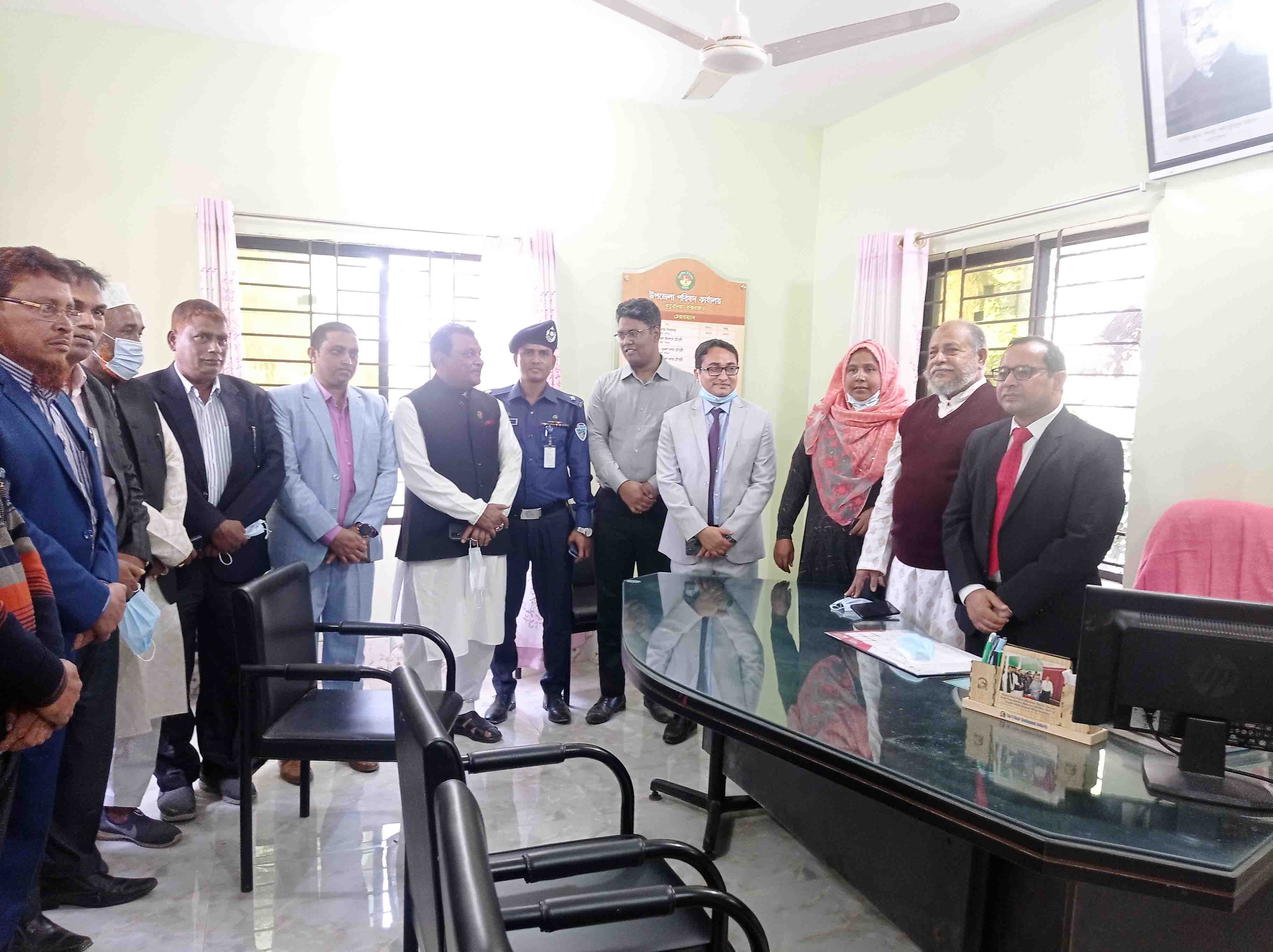জনাব মোঃ মামুনুর রশীদ, জেলা প্রশাসক ও জেলা ম্যাজিস্ট্রেট, কক্সবাজার মহোদয় কর্তৃক উপজেলা পরিষদ কার্যালয় পরিদর্শনের স্থিরচিত্র।