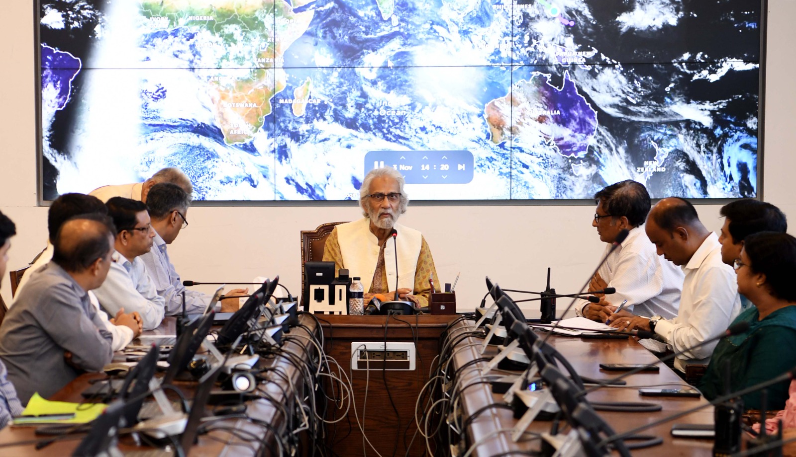 স্থানীয় সরকার, পল্লী উন্নয়ন ও সমবায় মন্ত্রণালয় এবং ভূমি মন্ত্রণালয়ের মাননীয় উপদেষ্টা জনাব  এ. এফ. হাসান আরিফ ঢাকা দক্ষিণ সিটি কর্পোরেশনের বংশালের নাজিরাবাজার এলাকায় মশক নিধন কার্যক্রম পরিদর্শন করেন। পরে, নগর ভবনস্থ কন্ট্রোলরুমে সরাসরি লার্ভিসাইডিং এবং ফগিং প্রক্রিয়া সরাসরি অনলাইনে পর্যবেক্ষণ করেন৷