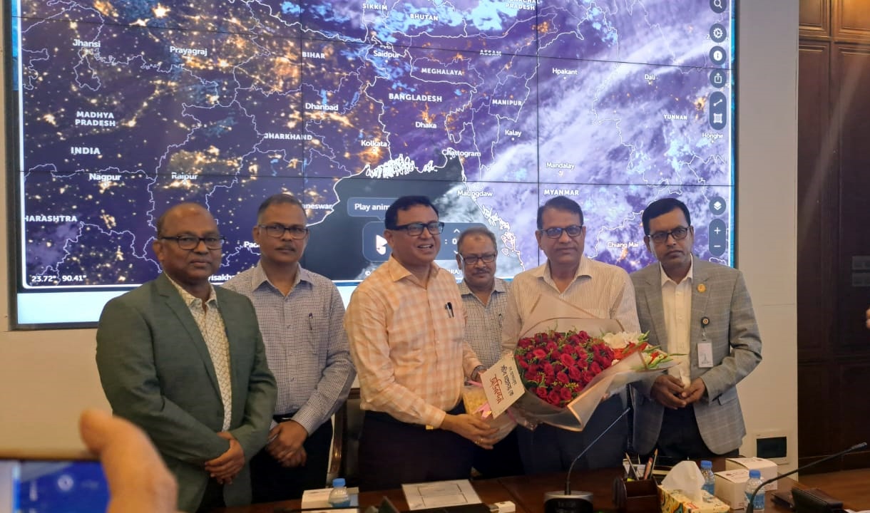 স্থানীয় সরকার বিভাগের নবযোগদানকৃত সচিব মহোদয়কে ফুলেল শুভেচ্ছা জ্ঞাপন ( ৮-৪-২০২৫ )