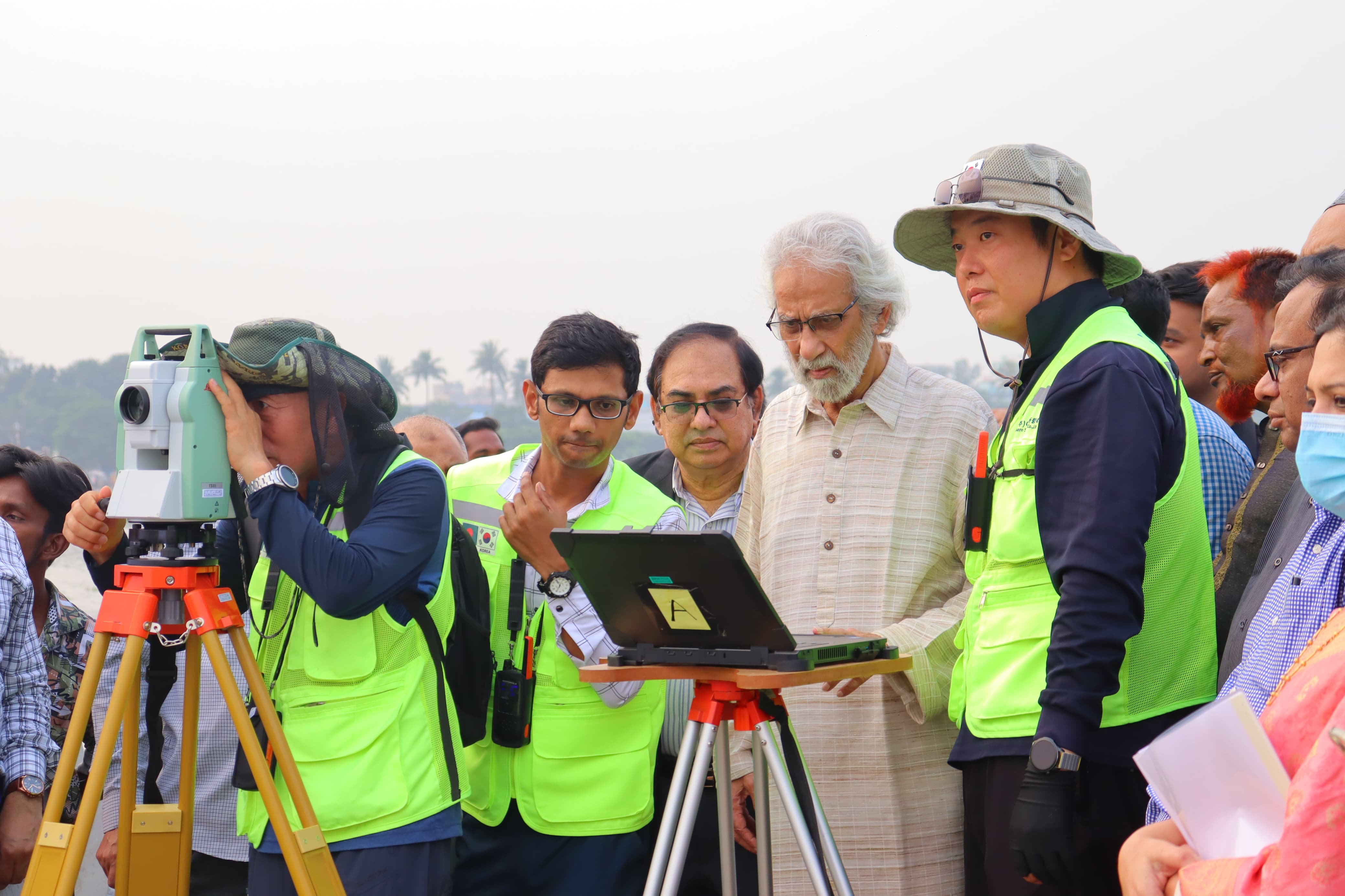 স্থানীয় সরকার,পল্লী উন্নয়ন ও সমবায় মন্ত্রণালয় এবং ভূমি মন্ত্রণালয়ের মাননীয় উপদেষ্টা জনাব এ. এফ. হাসান আরিফ আজ জনবান্ধব ভূমিসেবা প্রদানে মাঠ প্রশাসনের ভূমিকা ও ভূমিসেবা অটোমেশনে ডেটা এন্ট্রির গুরুত্ব শীর্ষক কর্মশালায় প্রধান অতিথি হিসাবে উপস্থিত ছিলেন। (২.১১.২০২৪)
