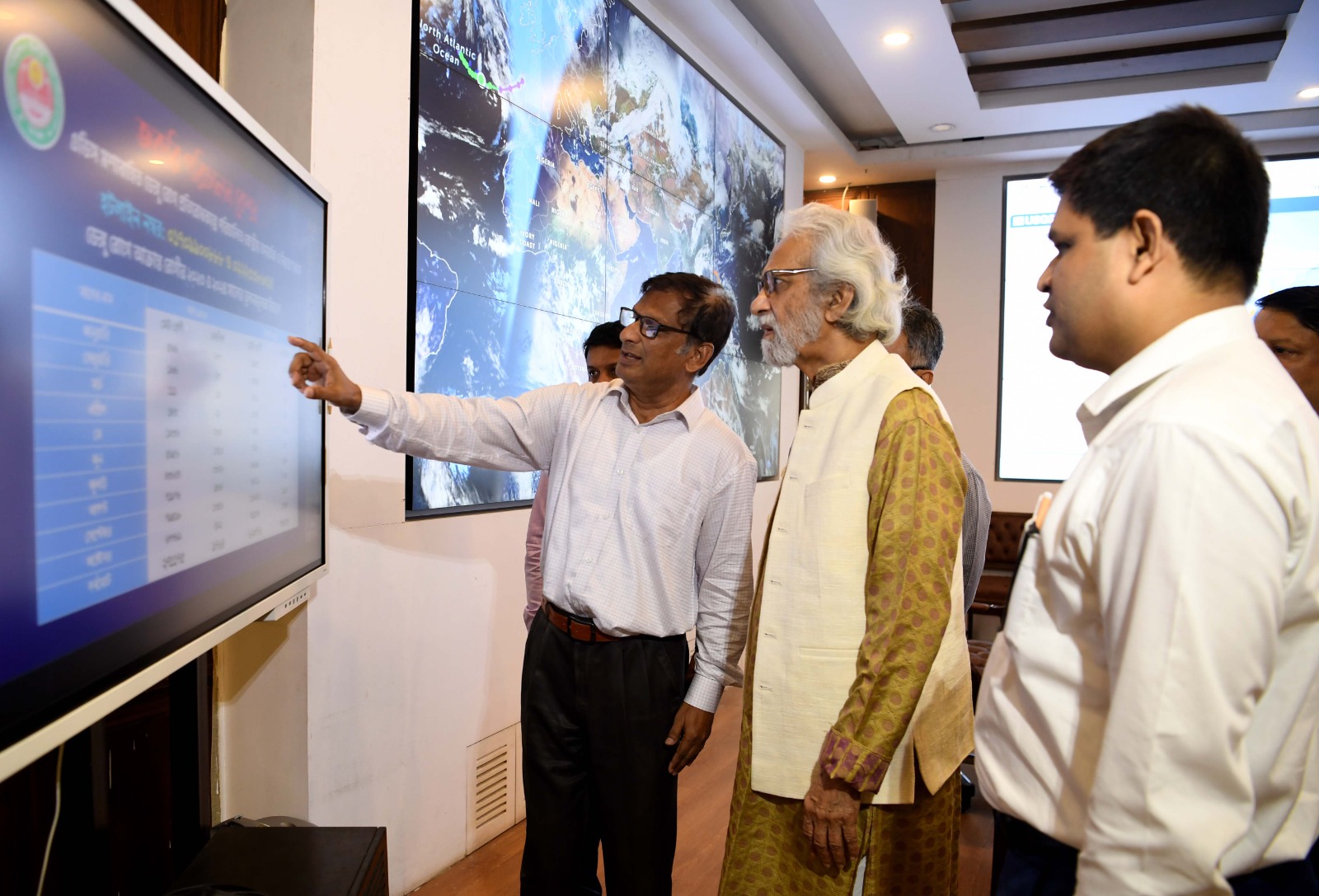 স্থানীয় সরকার, পল্লী উন্নয়ন ও সমবায় মন্ত্রণালয় এবং ভূমি মন্ত্রণালয়ের মাননীয় উপদেষ্টা জনাব  এ. এফ. হাসান আরিফ ঢাকা দক্ষিণ সিটি কর্পোরেশনের বংশালের নাজিরাবাজার এলাকায় মশক নিধন কার্যক্রম পরিদর্শন করেন। পরে, নগর ভবনস্থ কন্ট্রোলরুমে সরাসরি লার্ভিসাইডিং এবং ফগিং প্রক্রিয়া সরাসরি অনলাইনে পর্যবেক্ষণ করেন৷