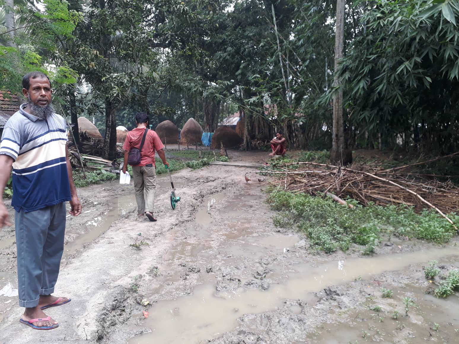 সরকারী প্রাথমিক বিদ্যালয়ের রাস্তার কাজ শুরু