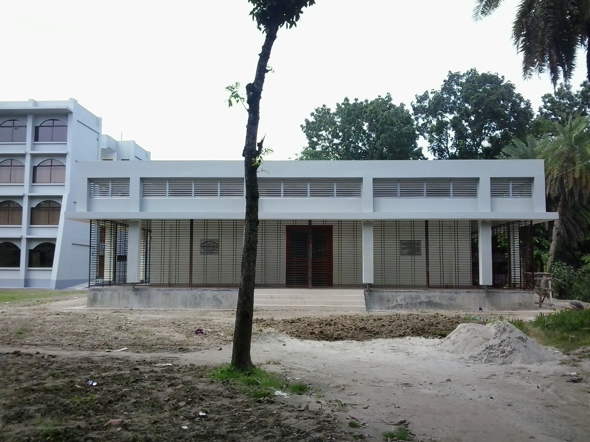 বড়াই্গাম উপজেলা কমপ্লেক্স এর হলরুম ।