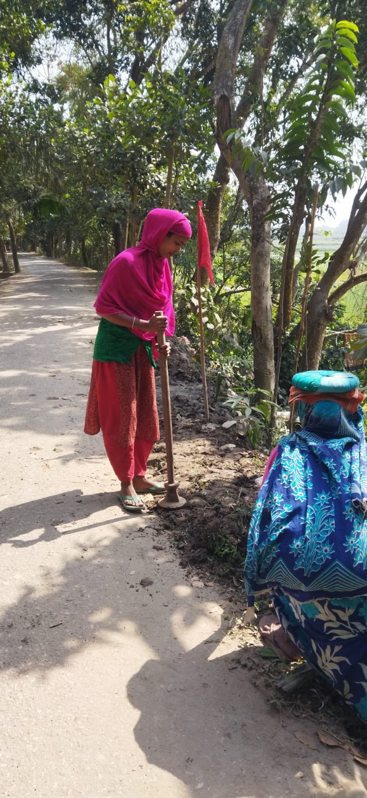সররাবাদ - কান্তবাড়ী সড়কে অফ পেভমেন্ট মেরামত