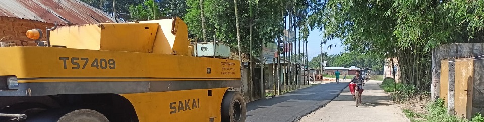 আরসিআইপি প্রকল্পের আওতায় বটতলী (আরএন্ডএইচ) হতে গড়েয়া জিসি সড়কে কার্পেটিং কাজ