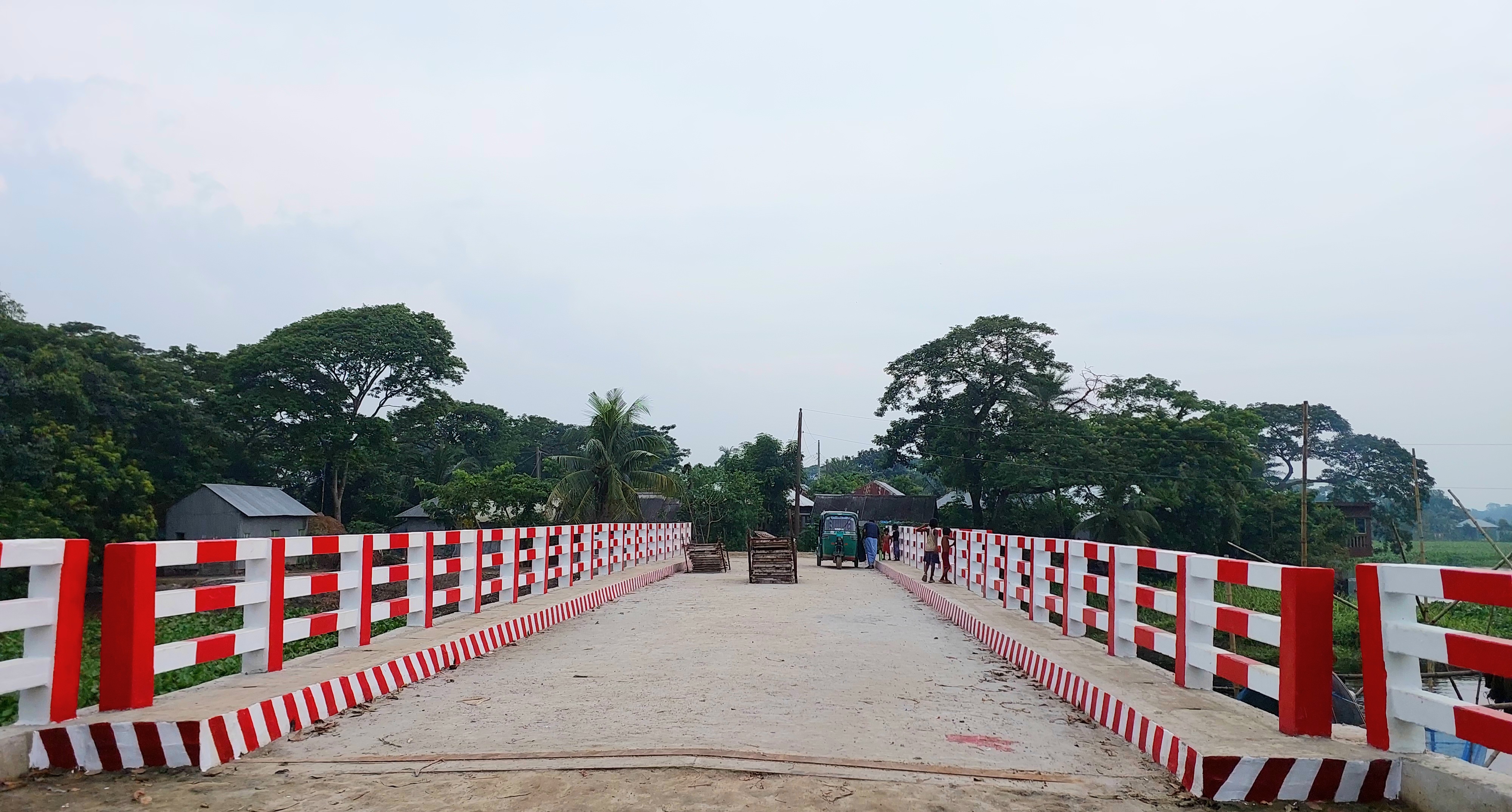 চান্দিনা উপজেলার সুহিলপুর ইউনিয়নের নূরপুর গ্রামে ৩০ মিটার পিসি গার্ডার সেতু