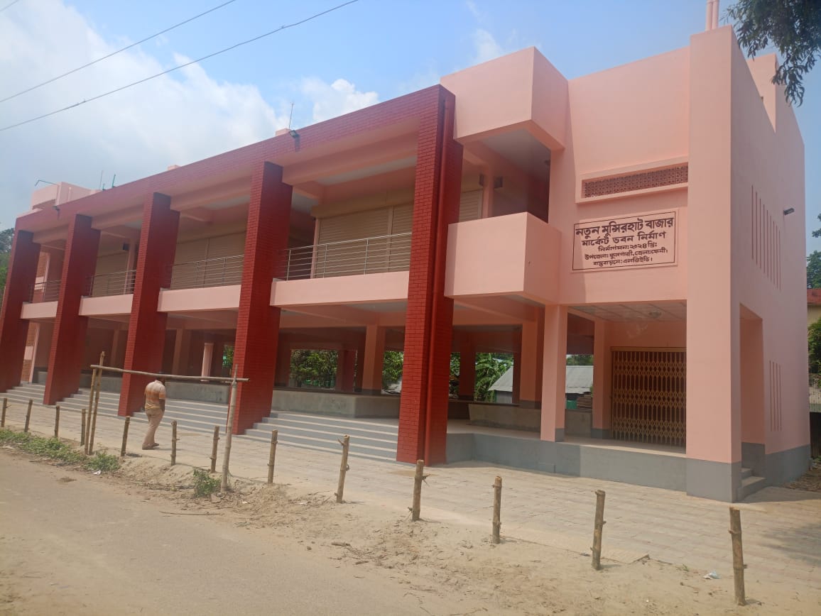 নতুন মুন্সিরহাট বাজার, ফুলগাজী, ফেনী ।