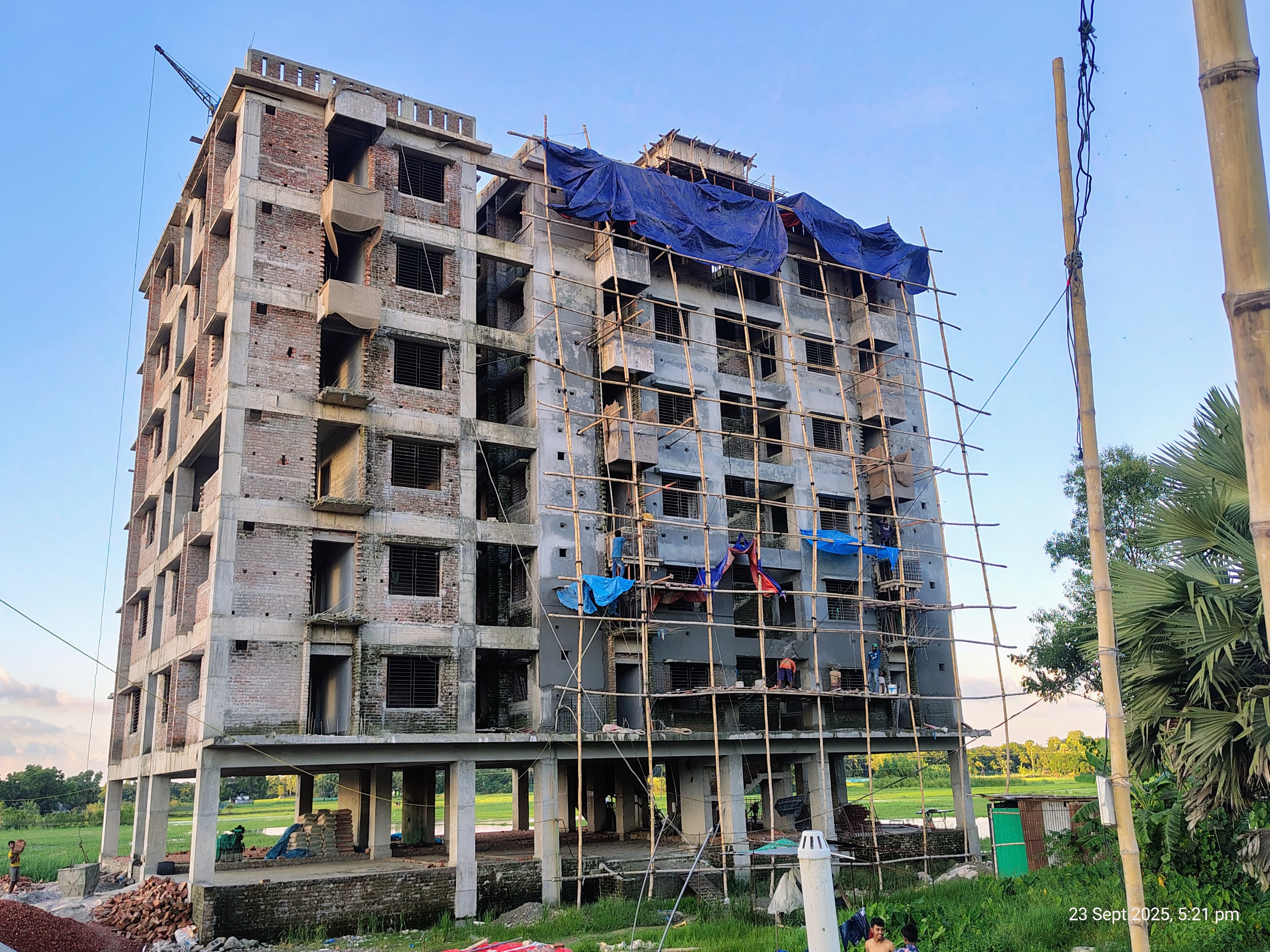 ৭ তালা বিশিষ্ট নির্মানাধীন পরিচ্ছন্নতা কর্মী আবাসিক ভবন