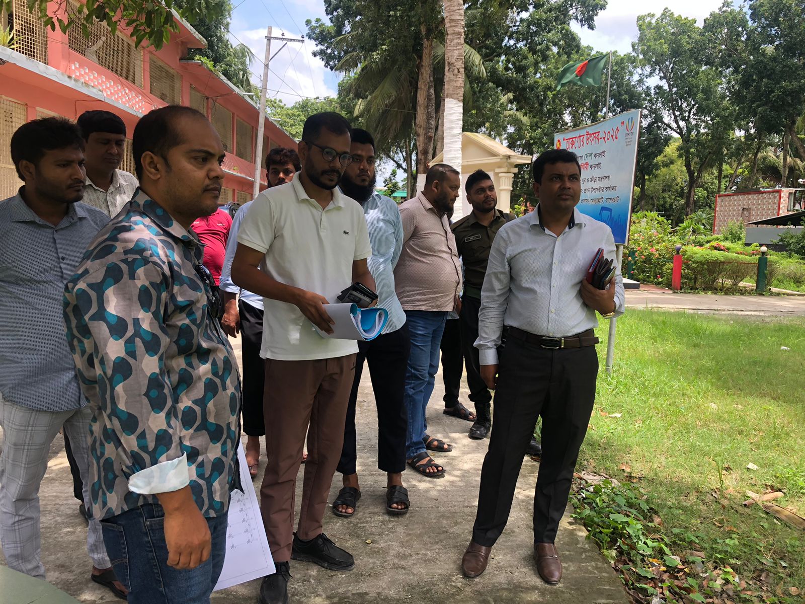 উপজেলা পরিষদের নতুত ভবন নির্মান কাজের লে-আউট প্রদান