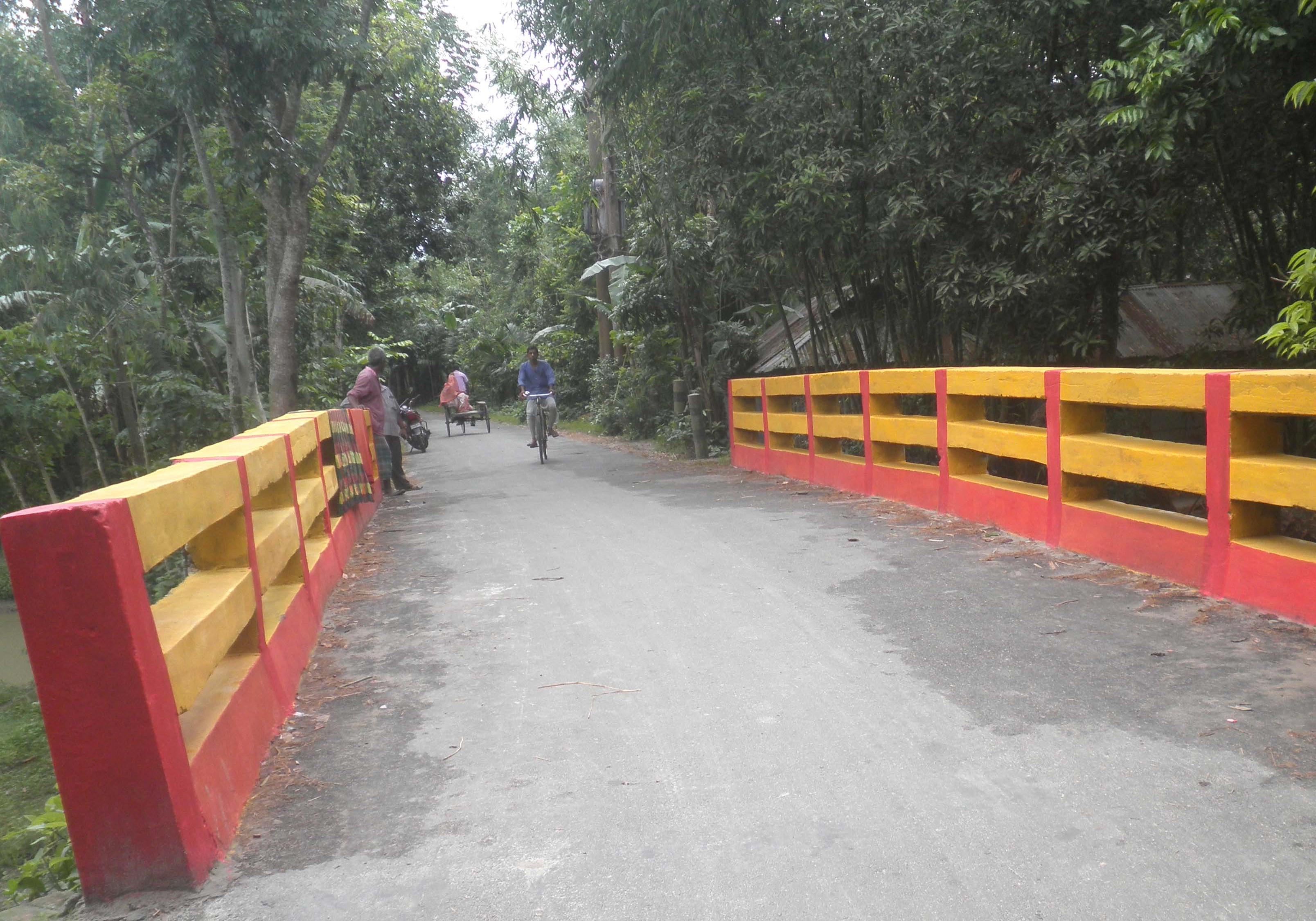 গোডাউন বাজার - ফকিরহাট সড়কে ব্রিজ মেরামত