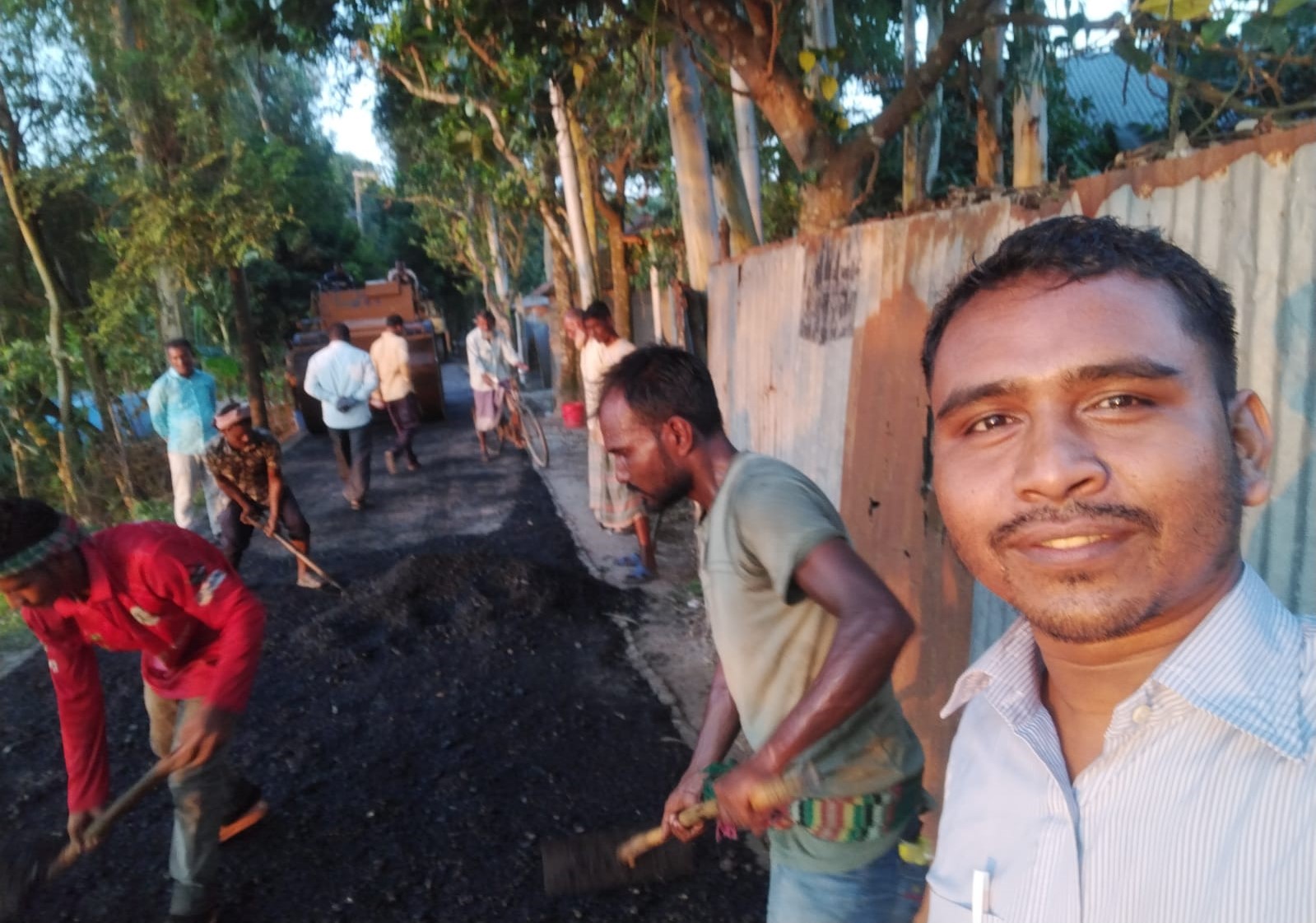 ফুলছড়ি উপজেলা প্রকৌশলীর কার্যালয়ের বিভিন্ন উন্নয়ন মূলক কাজের ছবি