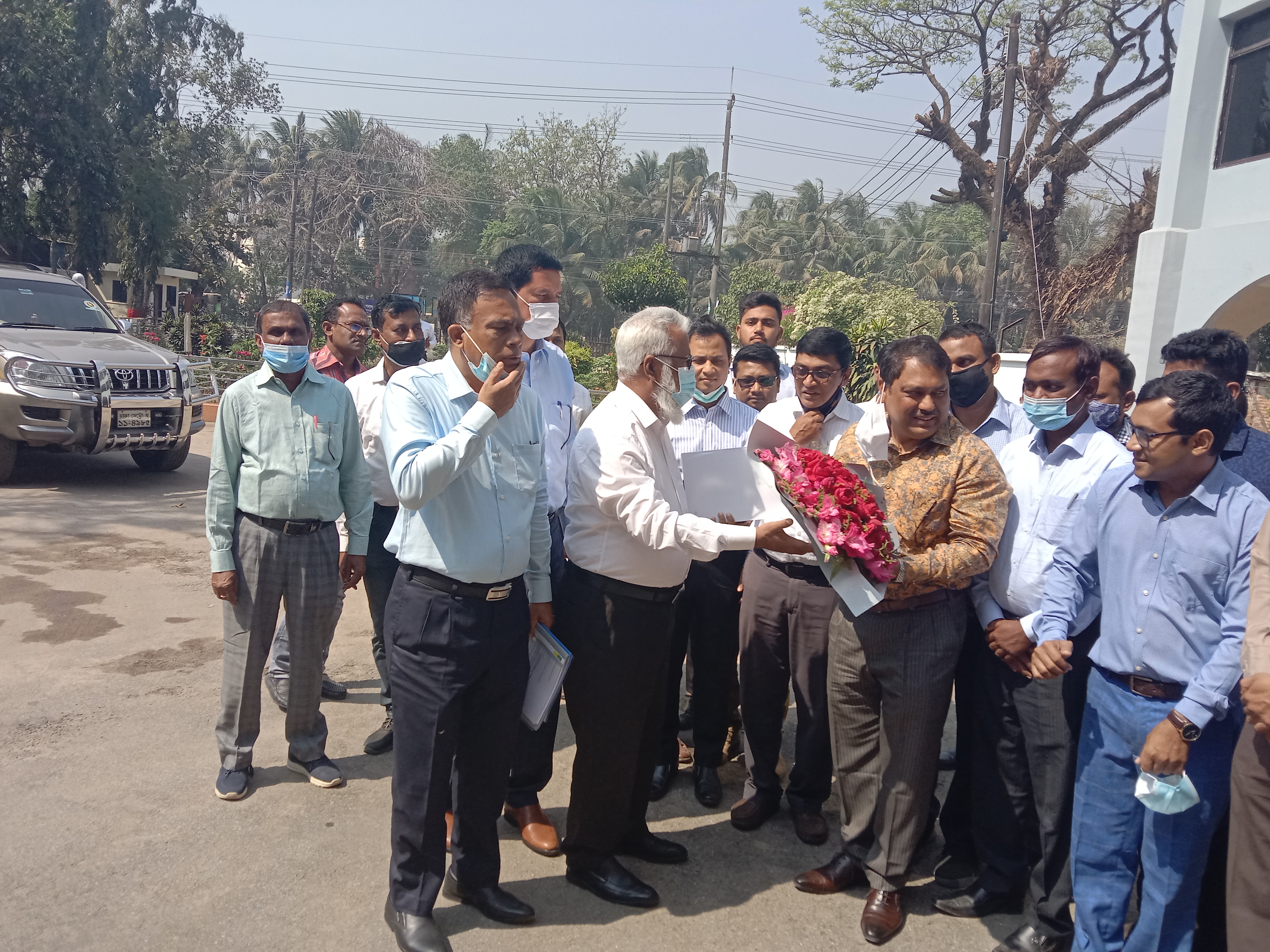 এলজিইডি কক্সবাজার প্রাঙ্গনে প্রধান প্রকৌশলী মহোদয়