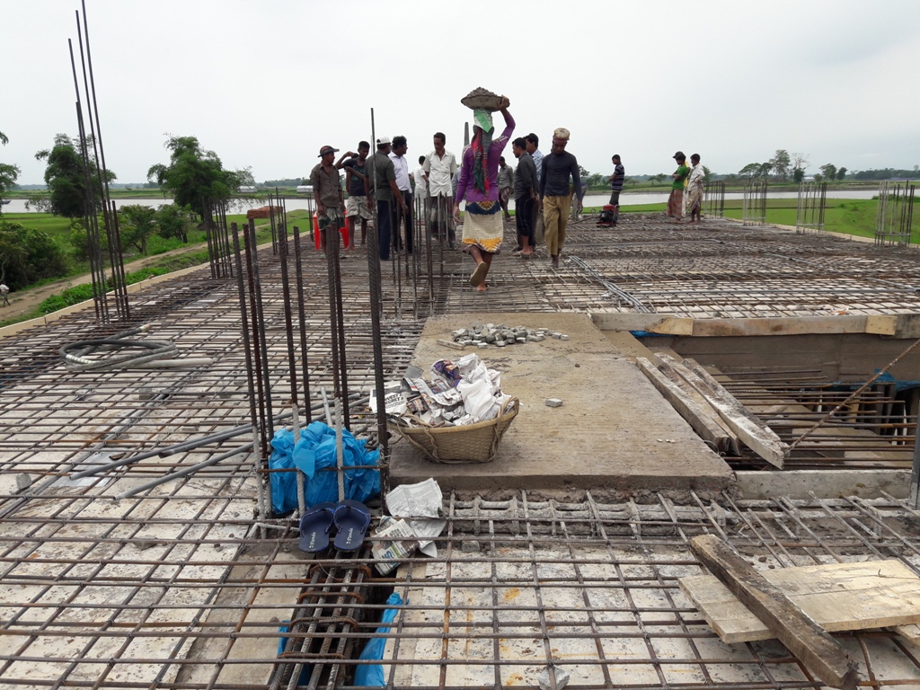 ব্রীজ উন্নয়ন কাজ চলমান